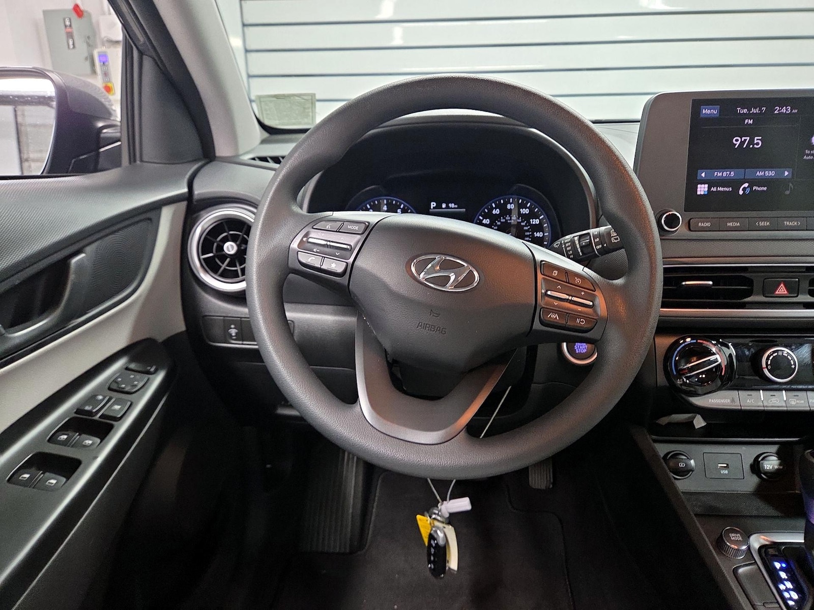 2023 Hyundai Kona SEL - Photo 11