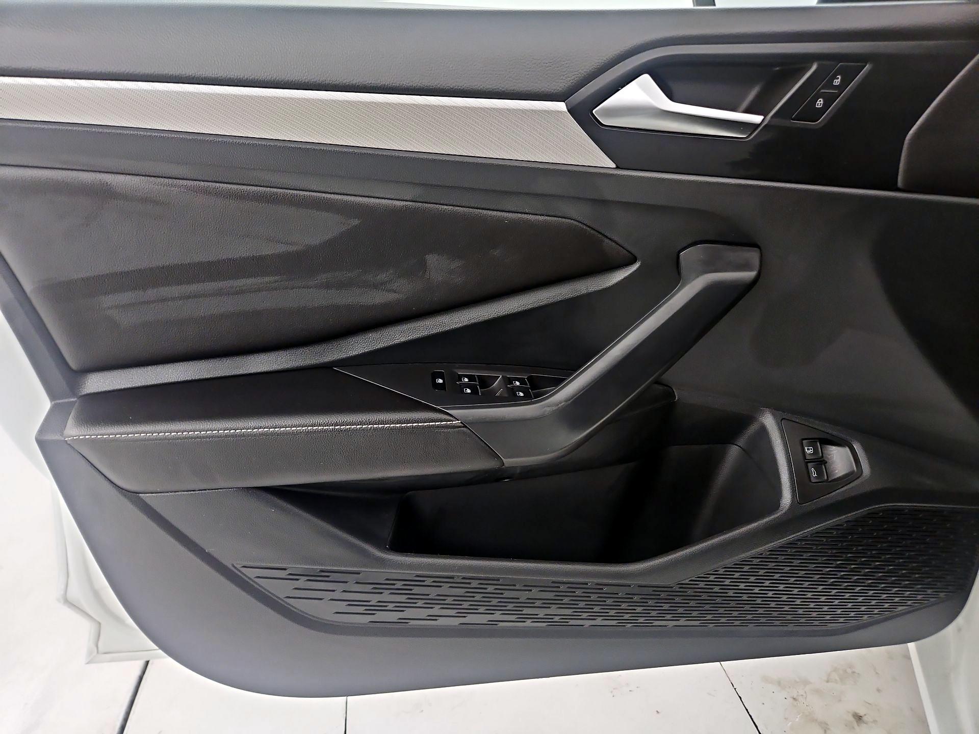 Thumbnail: 2023 Volkswagen Jetta - 10