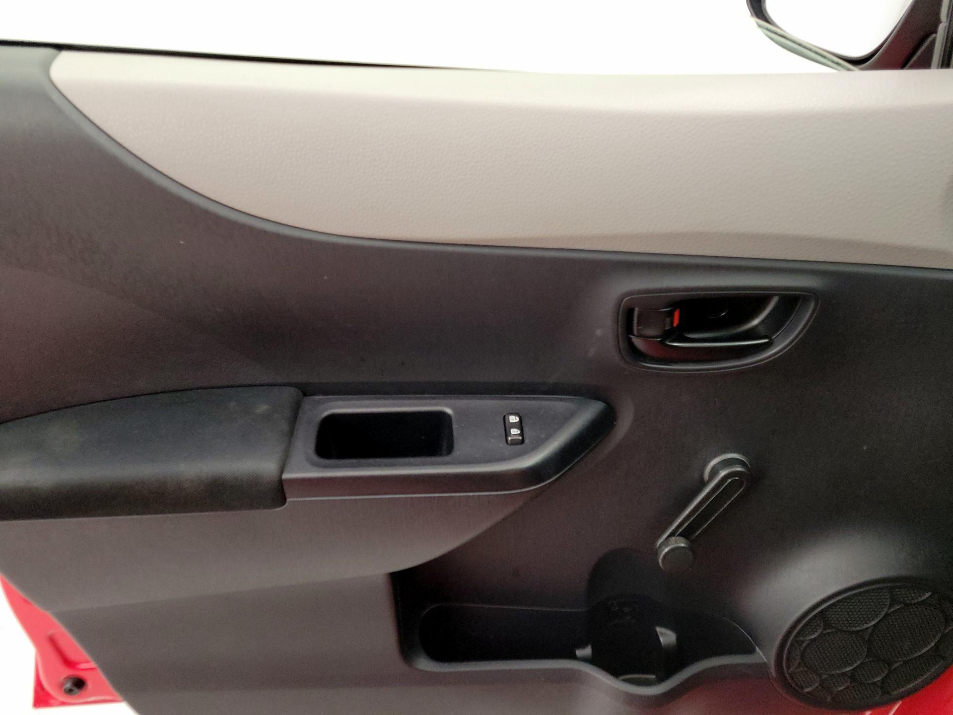 Thumbnail: 2014 Toyota Yaris - 12