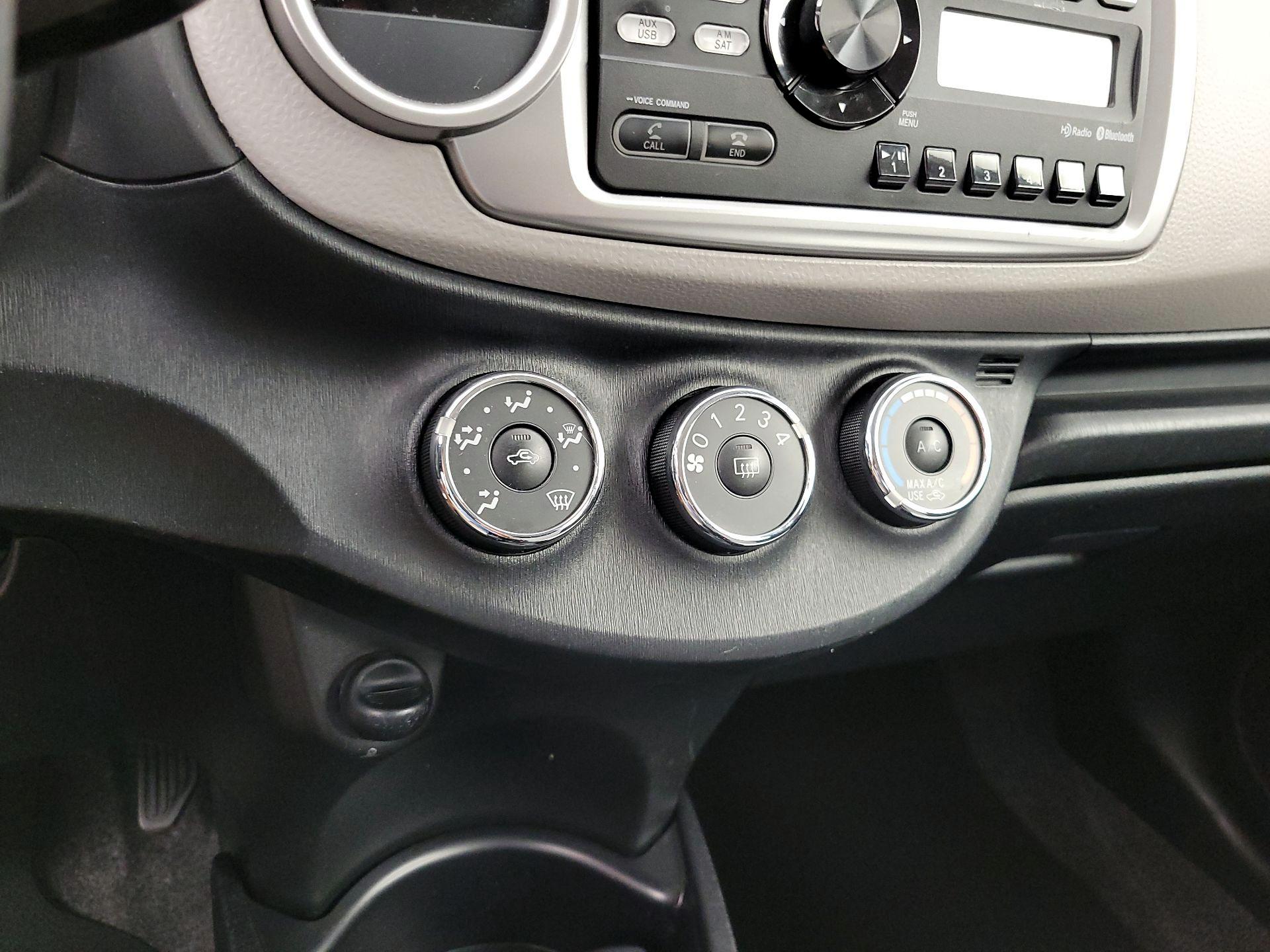 Thumbnail: 2014 Toyota Yaris - 15