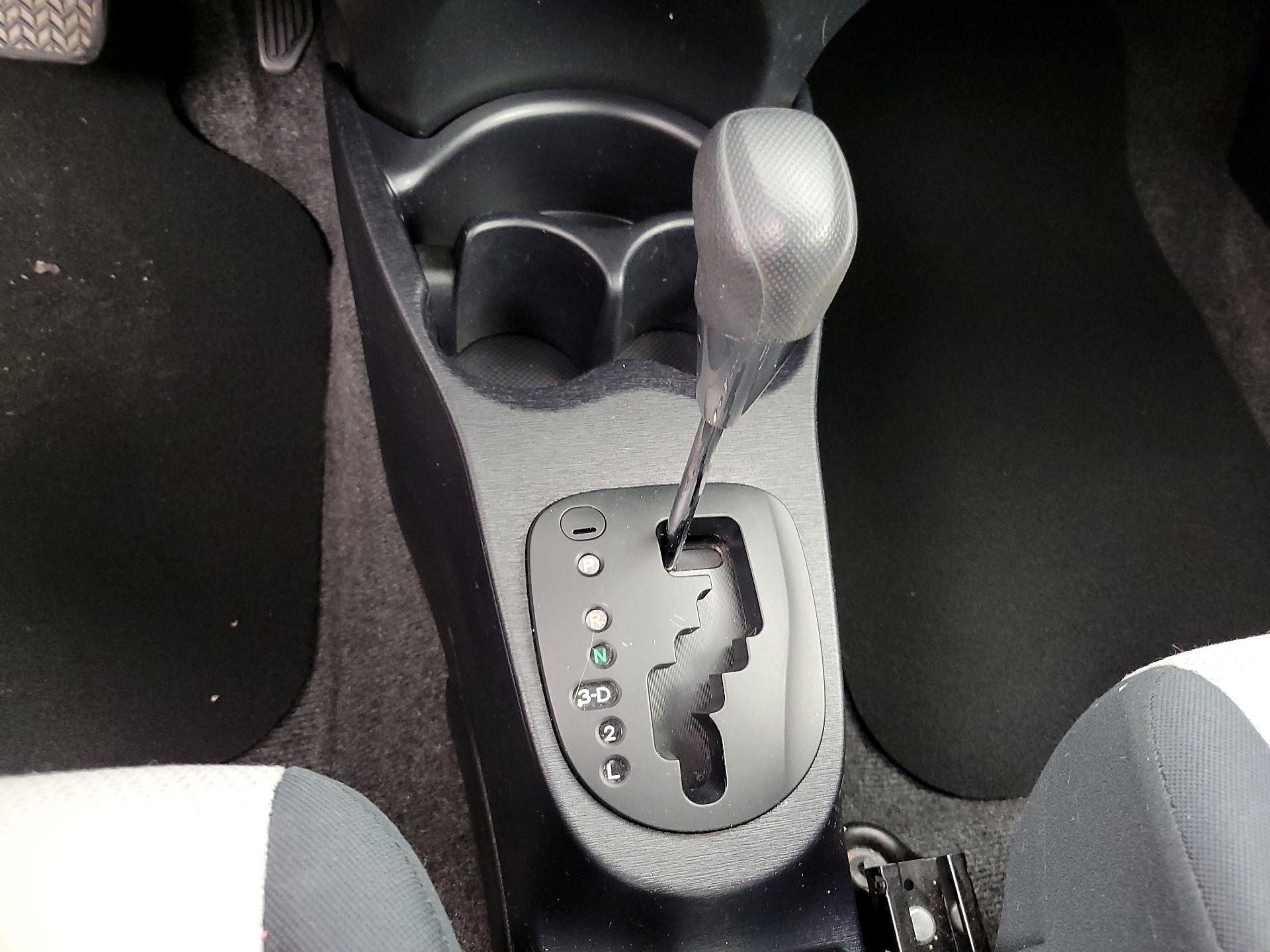 Thumbnail: 2014 Toyota Yaris - 16