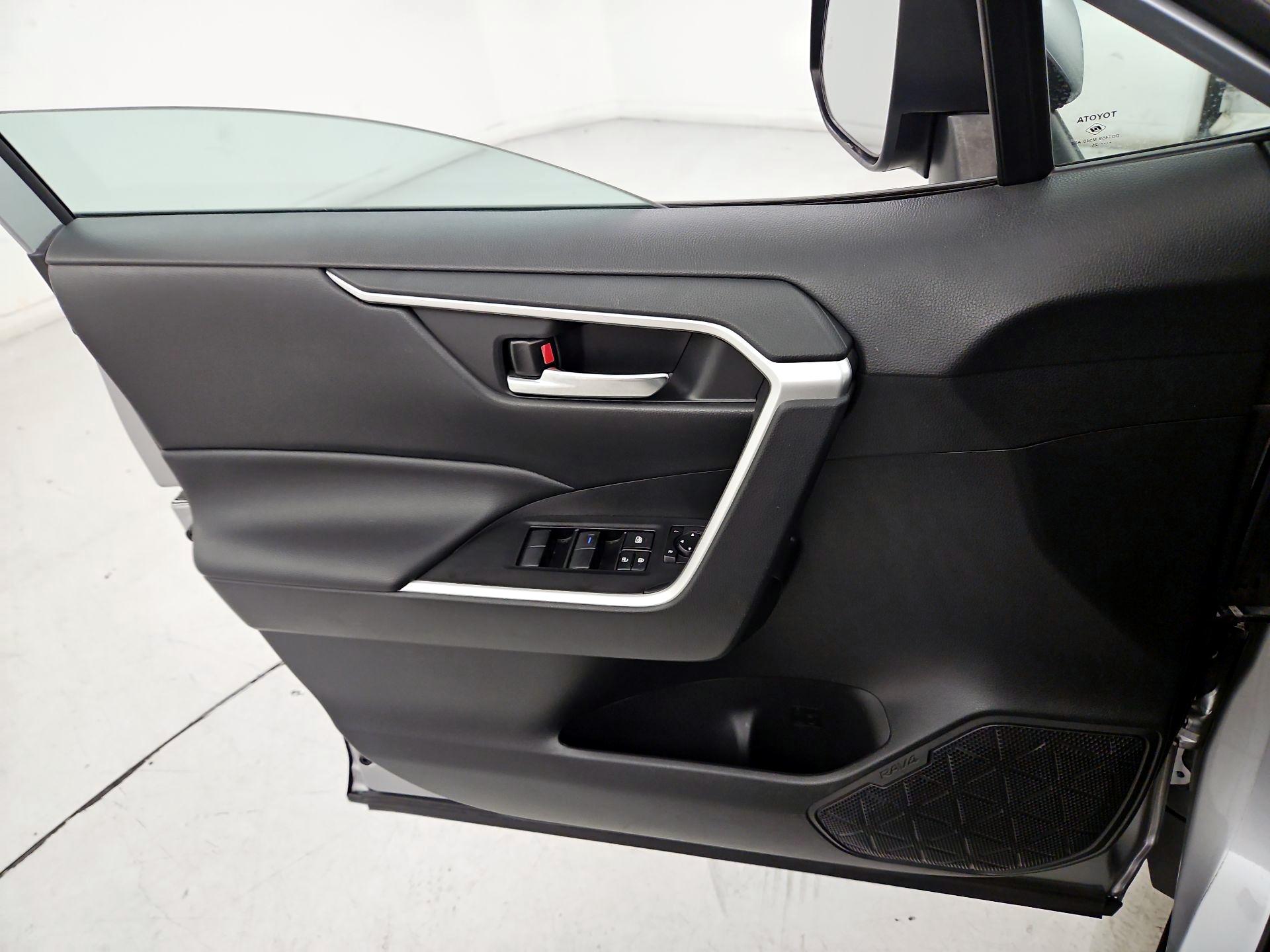 Thumbnail: 2021 Toyota RAV4 - 12