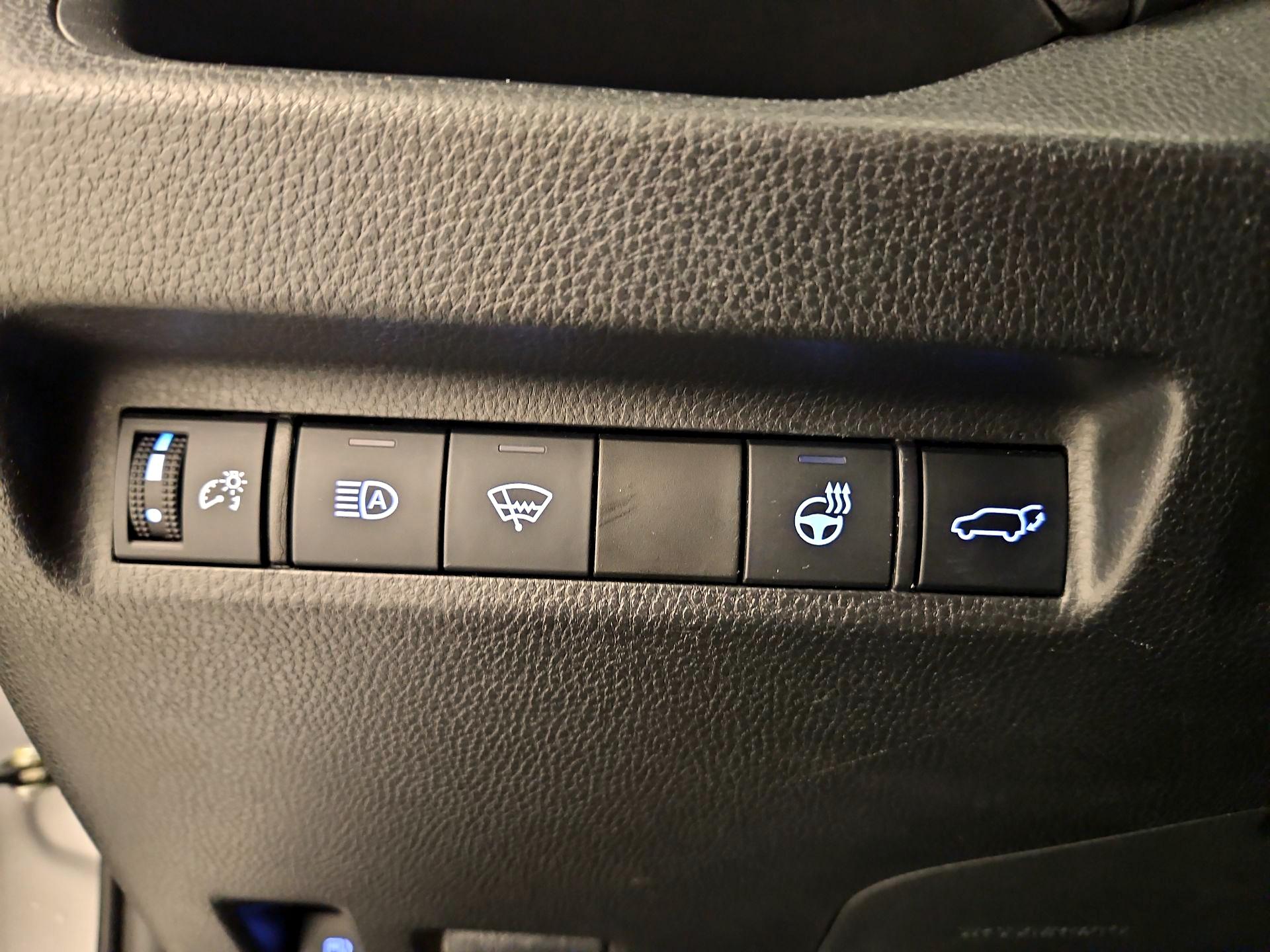 Thumbnail: 2021 Toyota RAV4 - 13