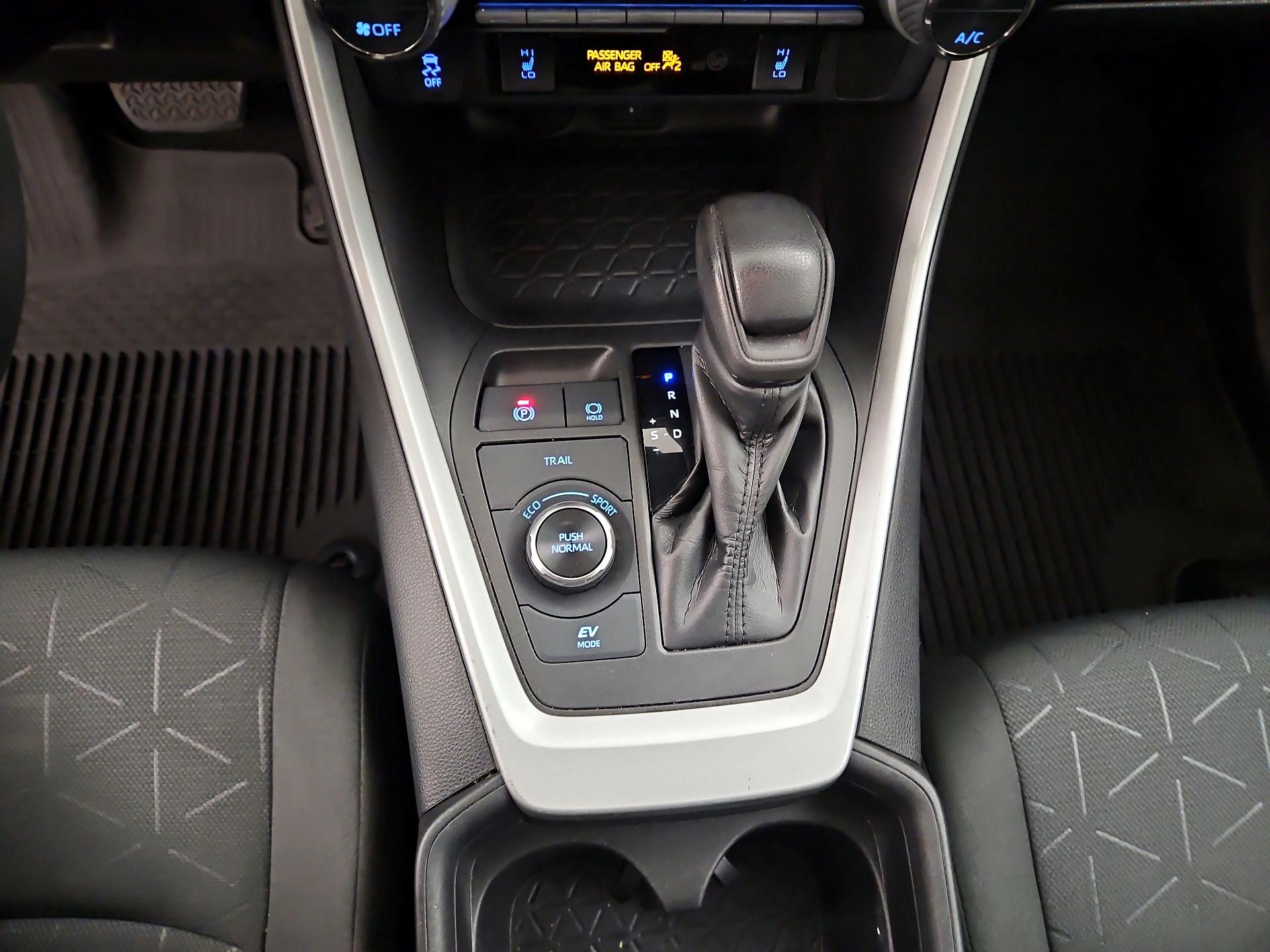 Thumbnail: 2021 Toyota RAV4 - 17