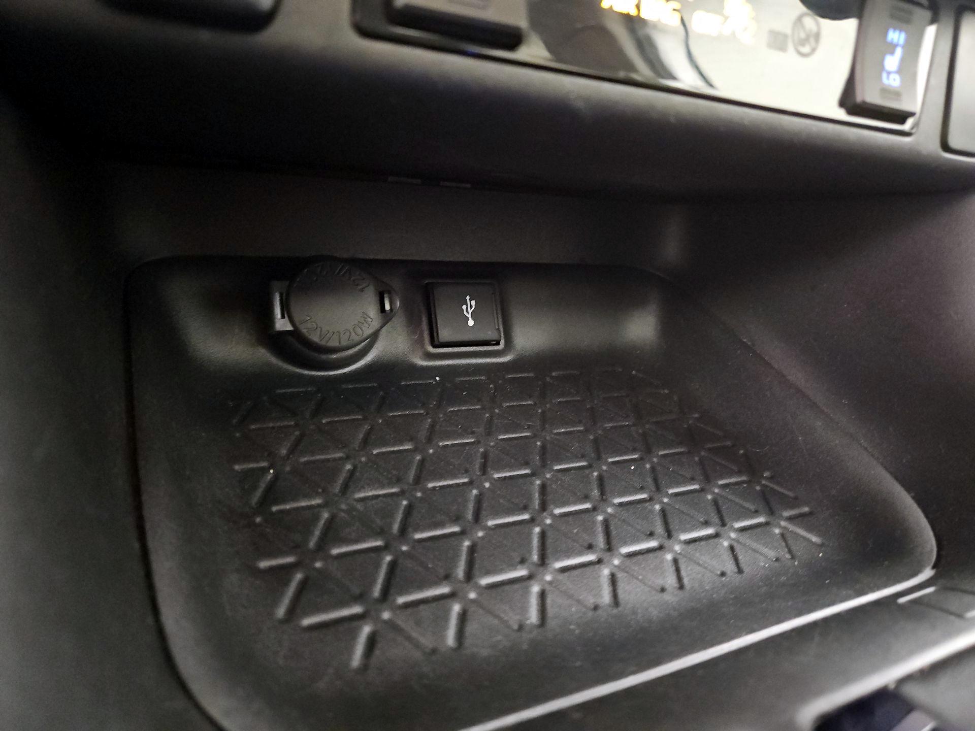 Thumbnail: 2021 Toyota RAV4 - 18