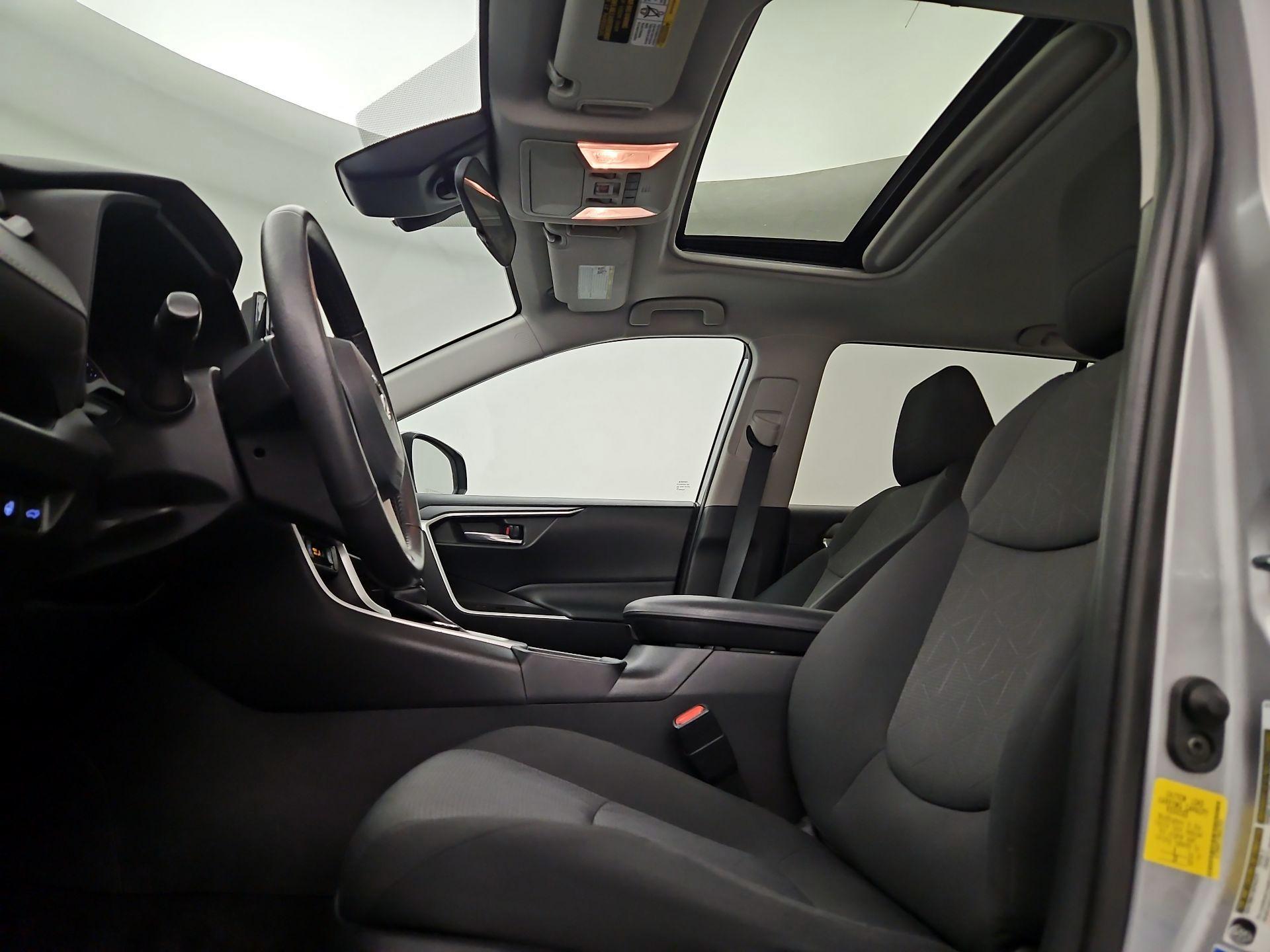 Thumbnail: 2021 Toyota RAV4 - 19