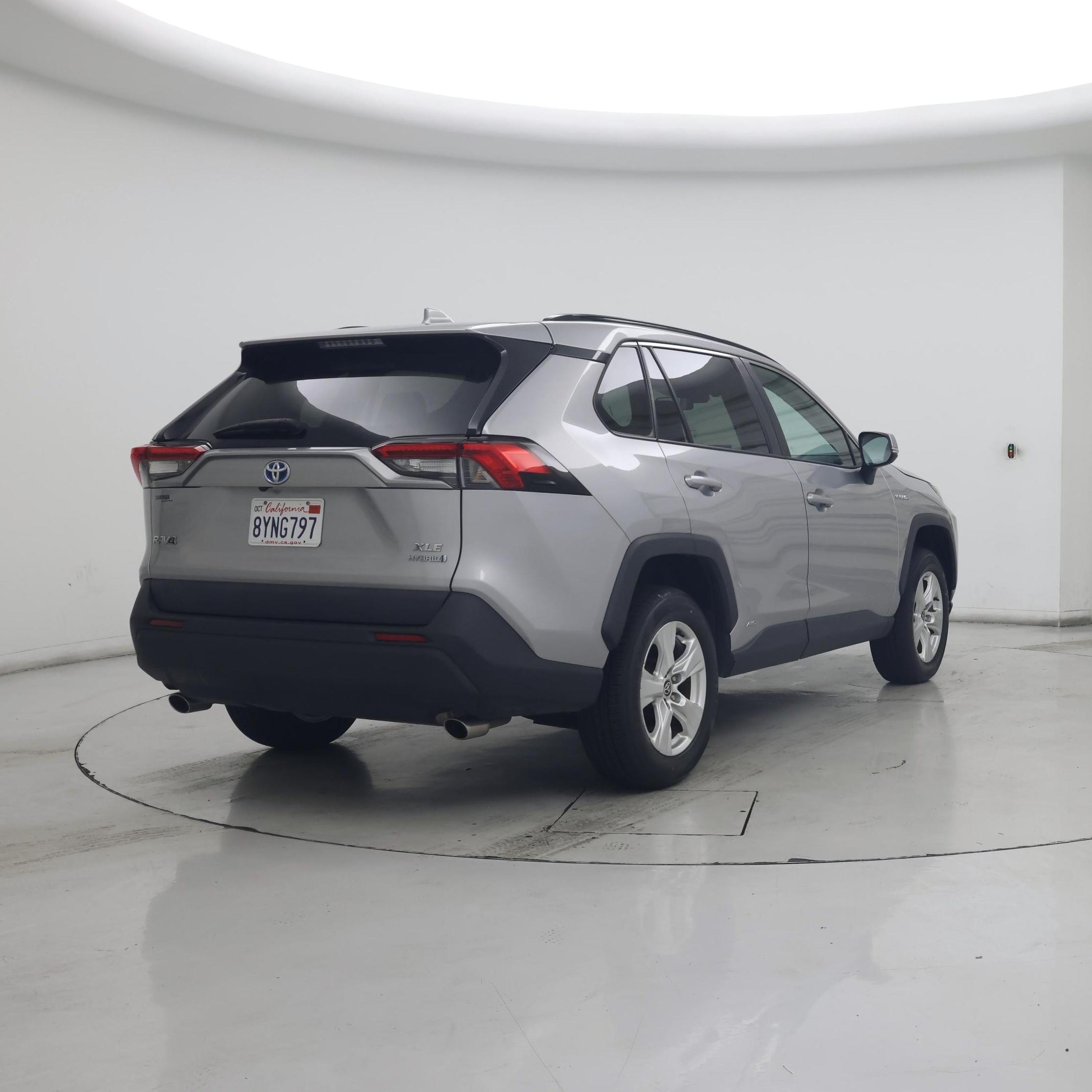 Thumbnail: 2021 Toyota RAV4 - 8