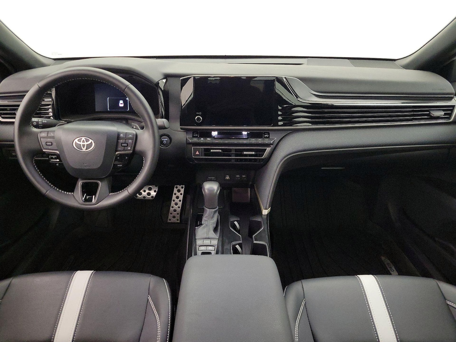 2025 Toyota Camry SE - Photo 10