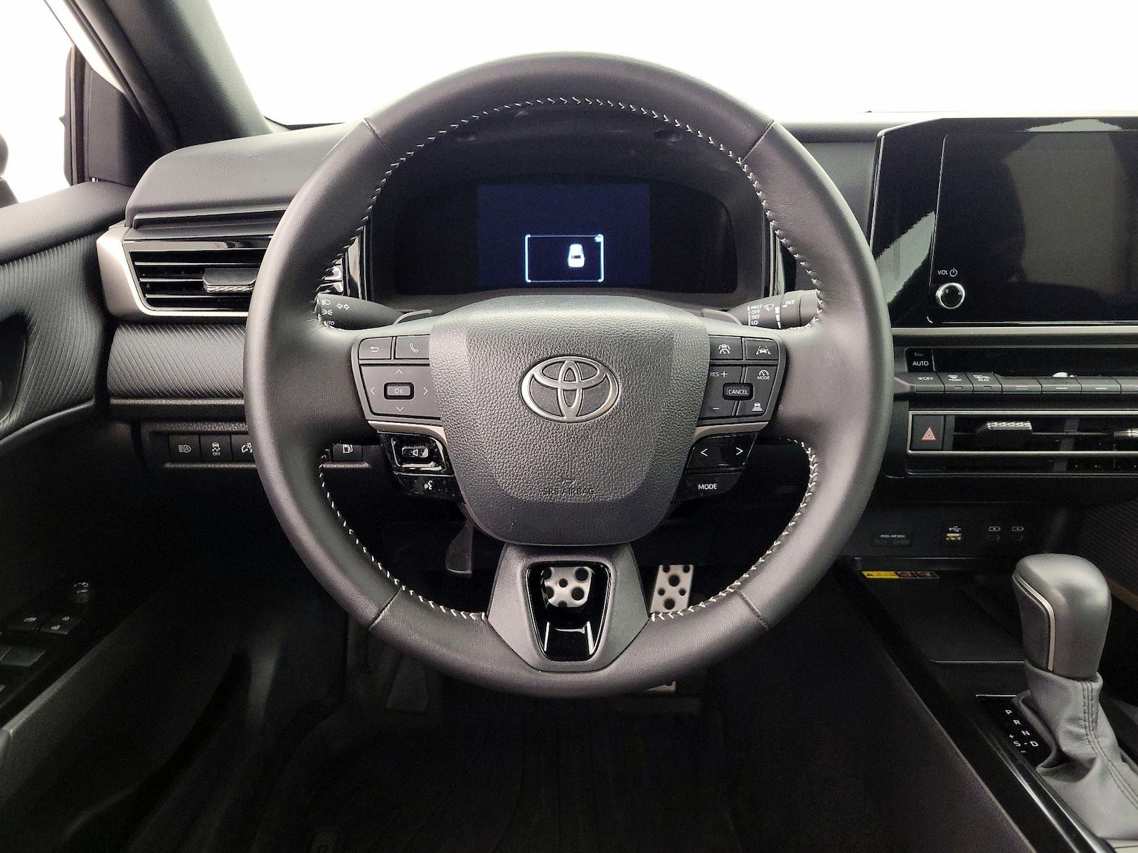 2025 Toyota Camry SE - Photo 11