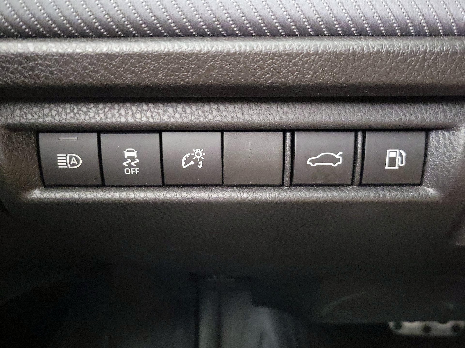 2025 Toyota Camry SE - Photo 14