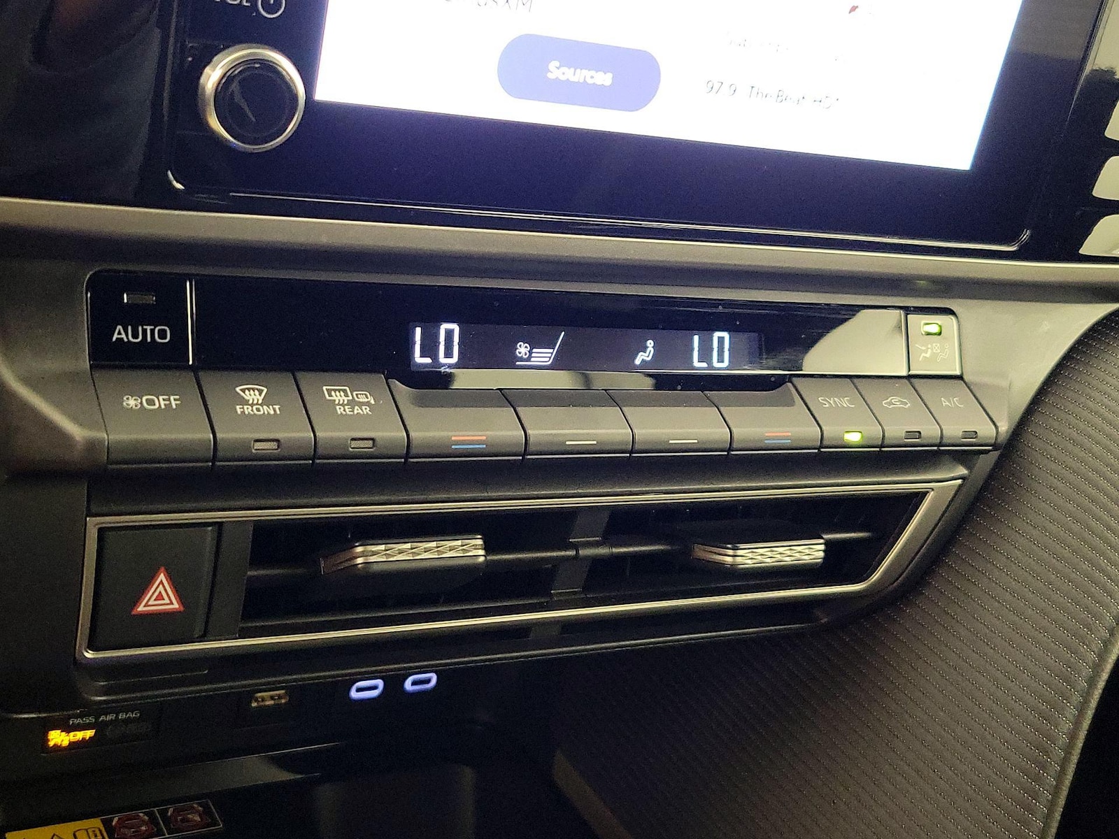2025 Toyota Camry SE - Photo 17