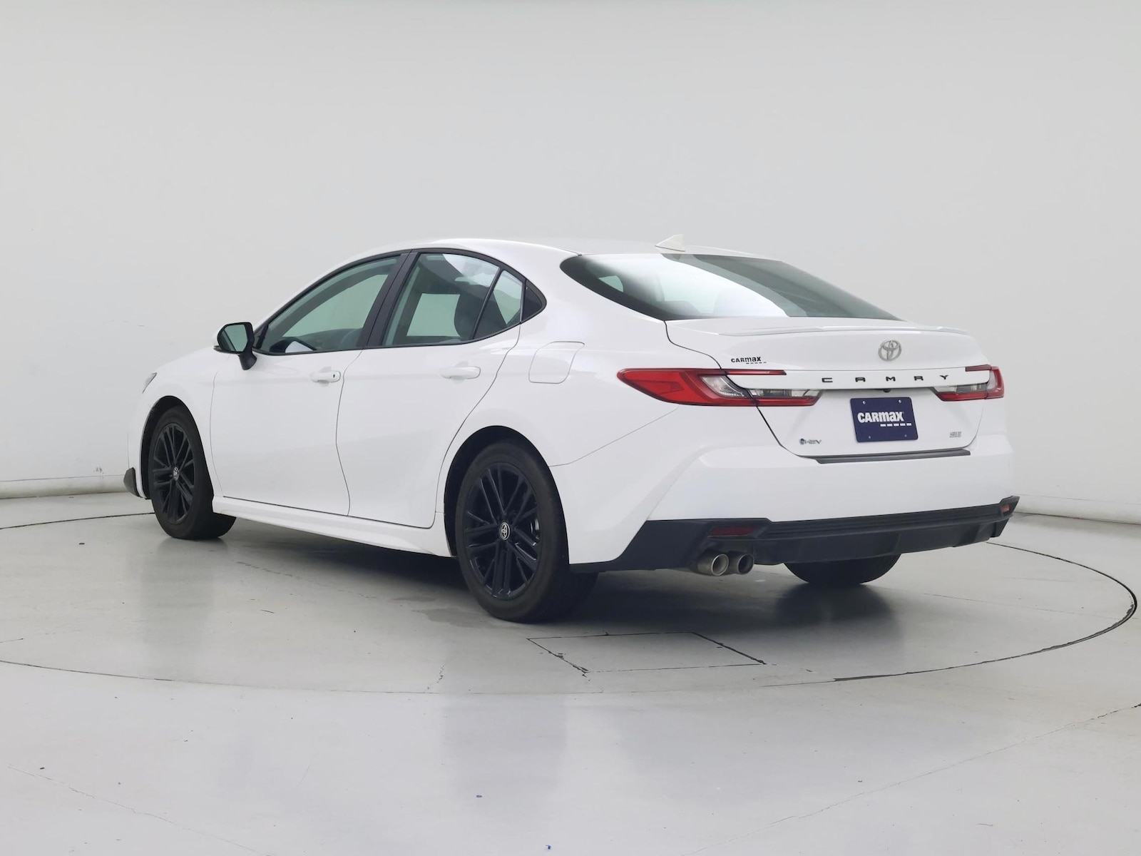 2025 Toyota Camry SE - Photo 3