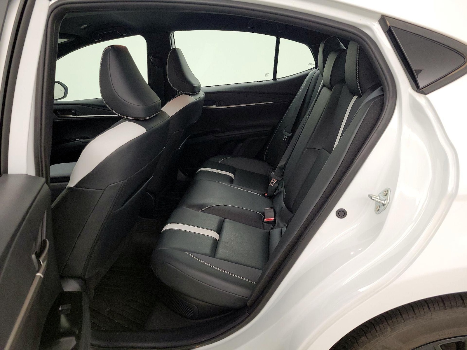 2025 Toyota Camry SE - Photo 20