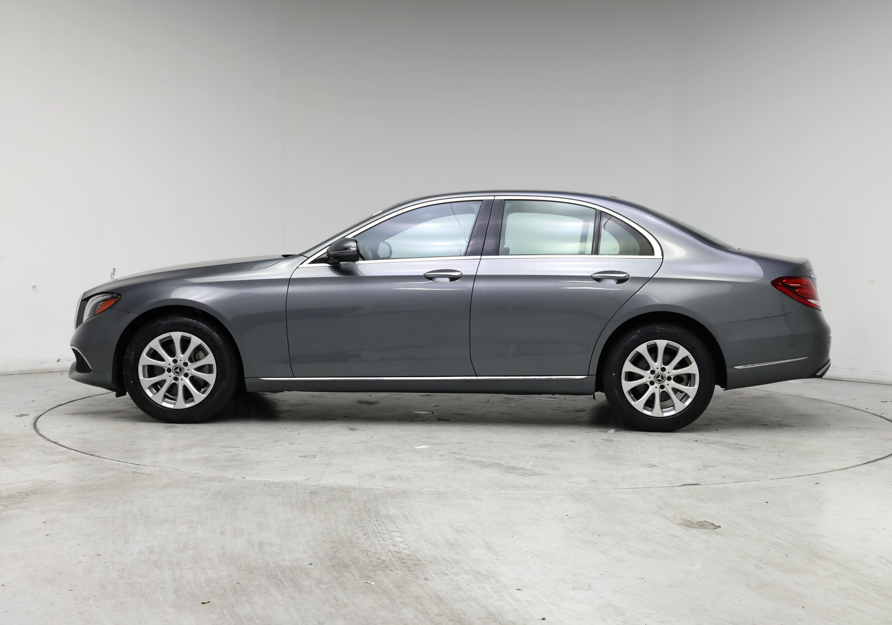 Thumbnail: 2019 Mercedes-Benz E-Class - 3