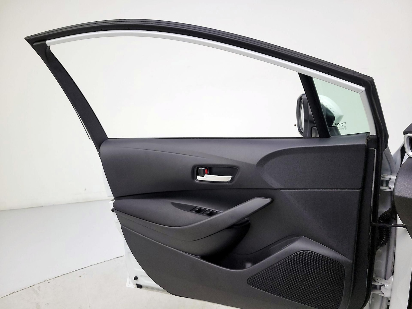 2026 Toyota Corolla SE - Photo 13