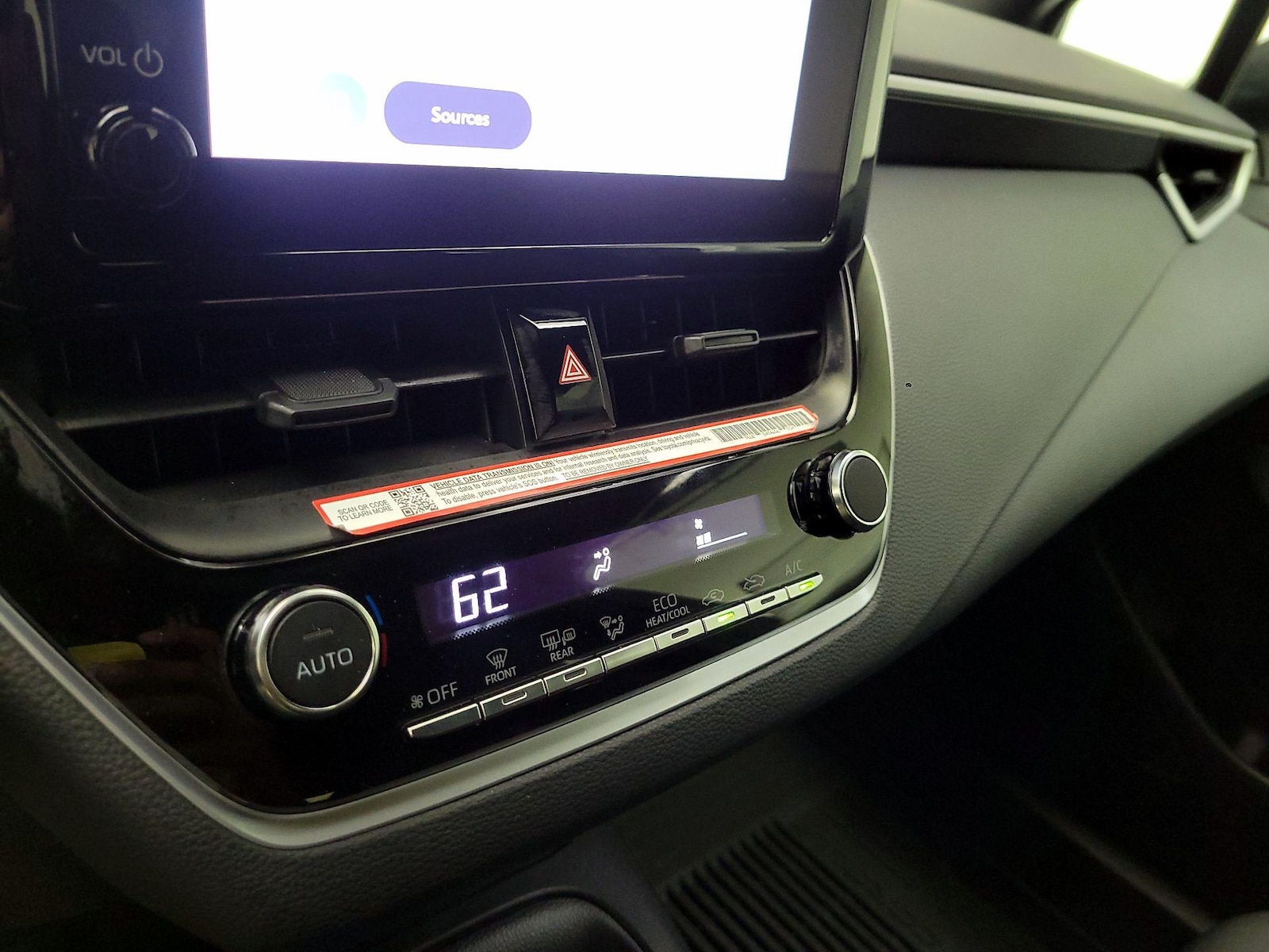 2026 Toyota Corolla SE - Photo 16