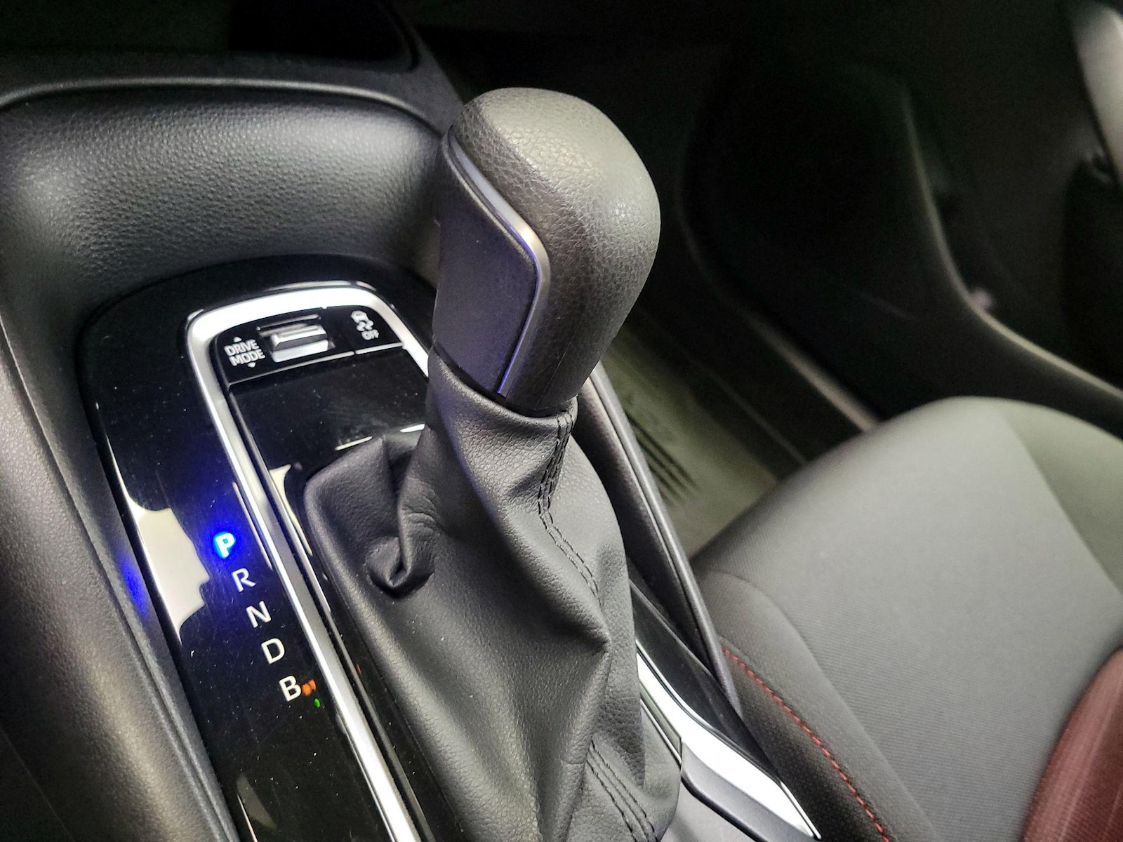 2026 Toyota Corolla SE - Photo 17