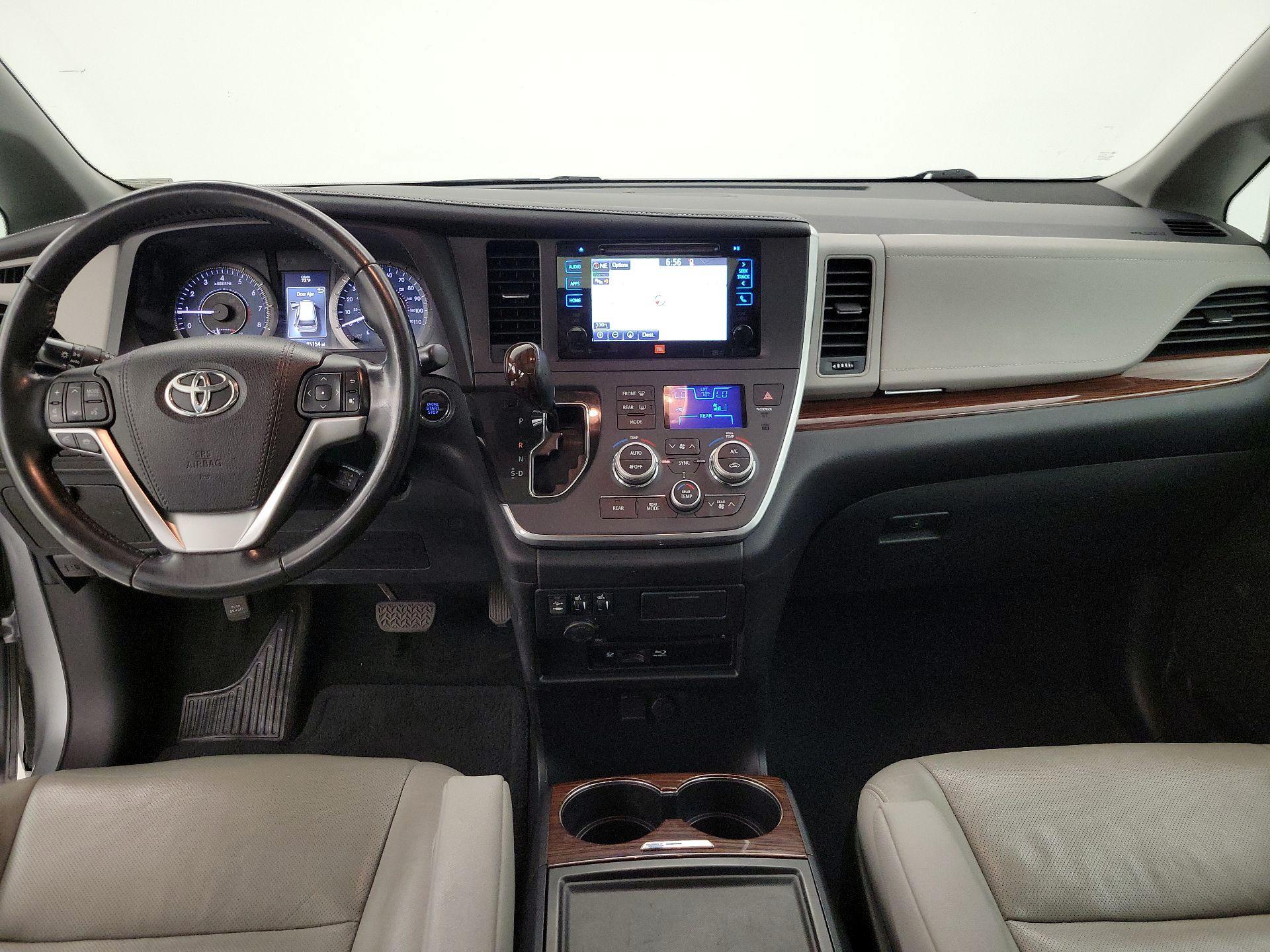 Thumbnail: 2017 Toyota Sienna - 9