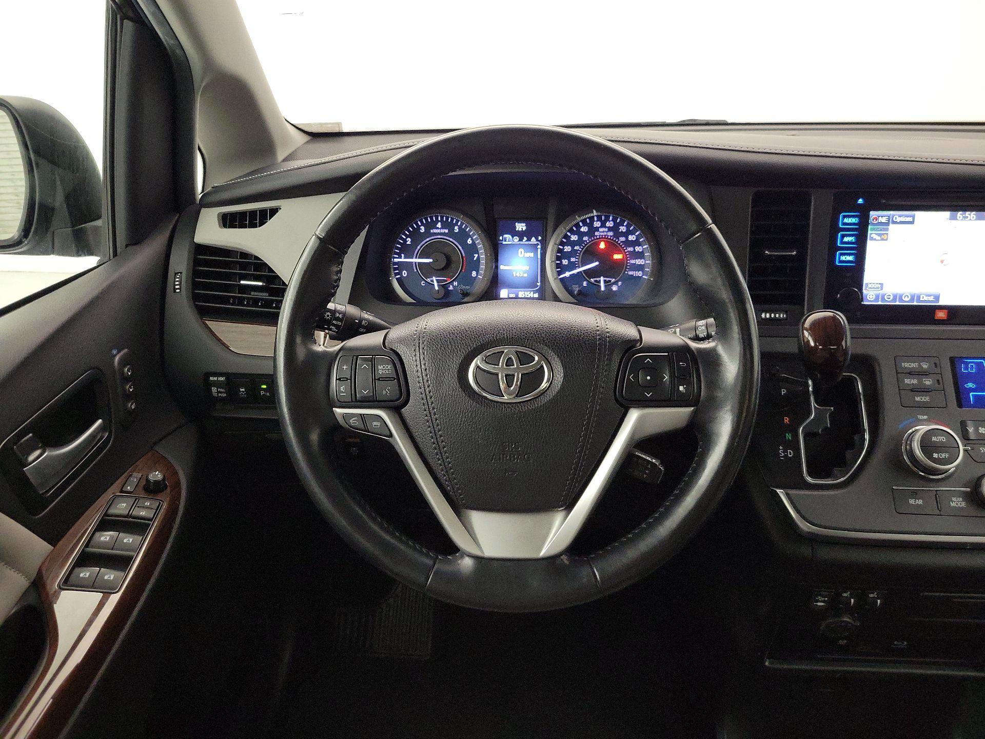 Thumbnail: 2017 Toyota Sienna - 10