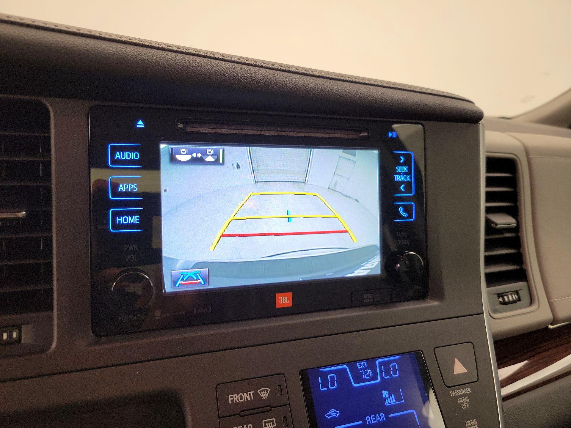 Thumbnail: 2017 Toyota Sienna - 15