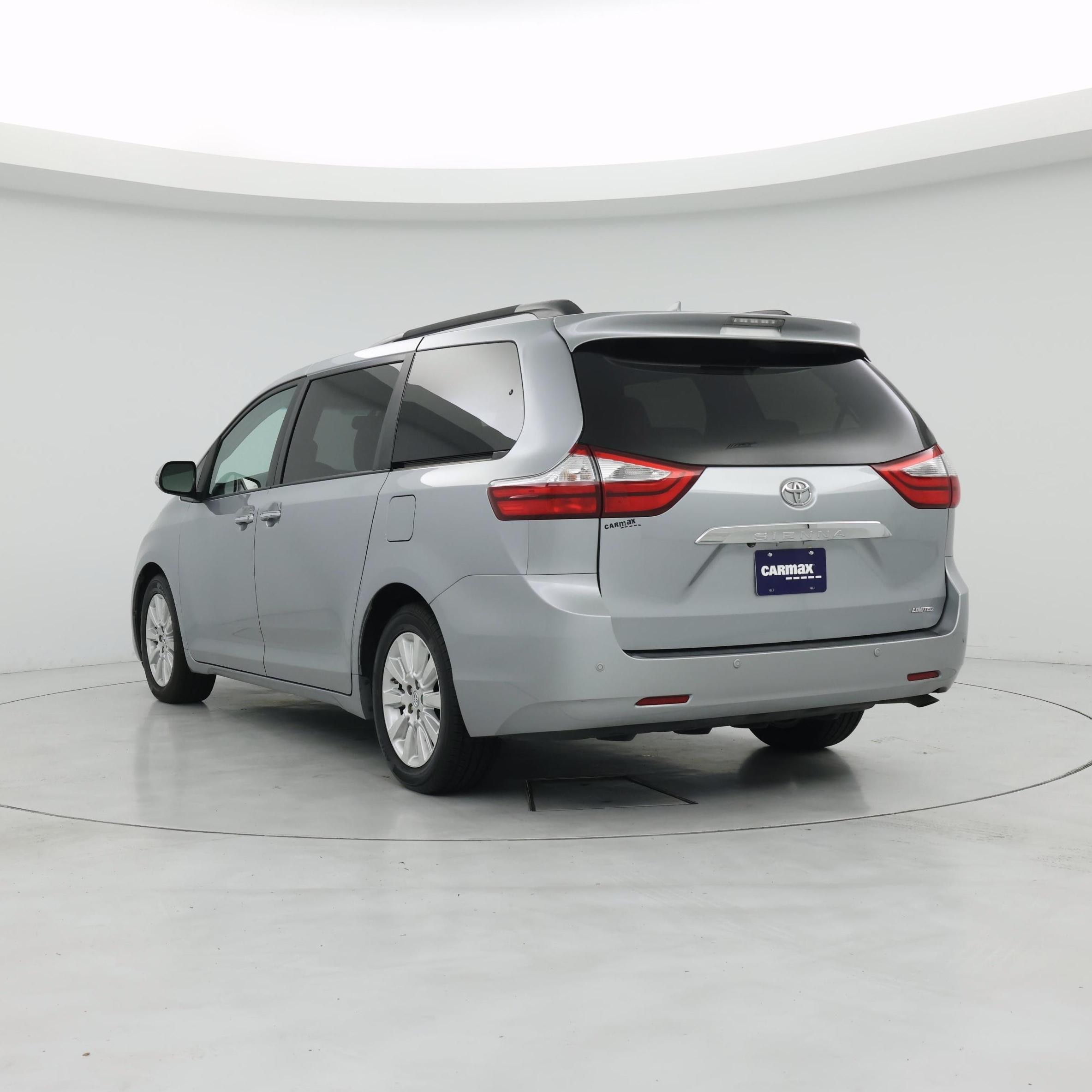Thumbnail: 2017 Toyota Sienna - 2