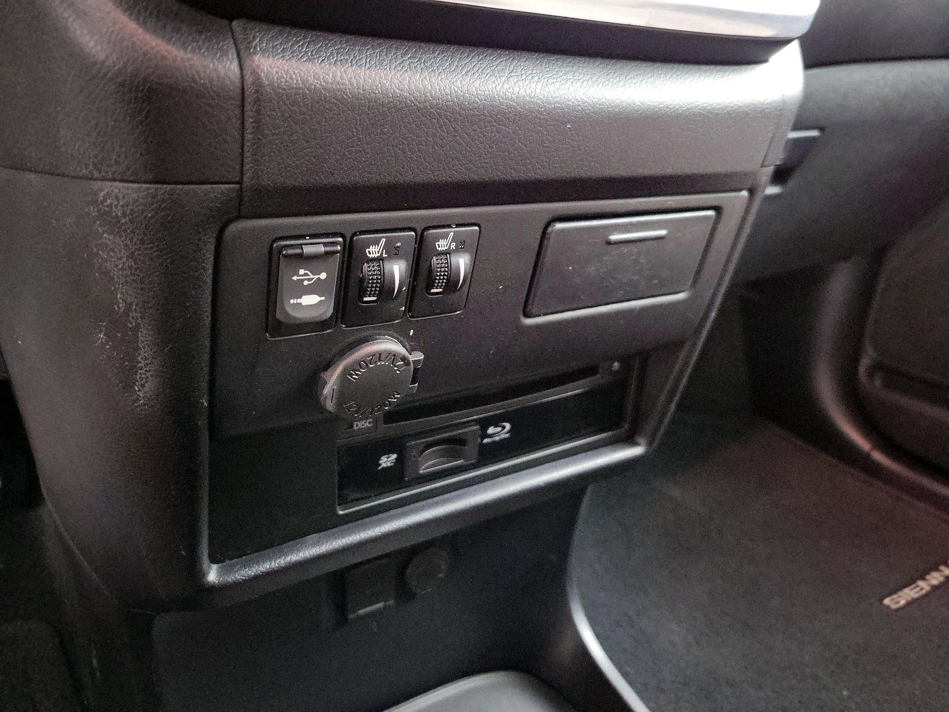 Thumbnail: 2017 Toyota Sienna - 19
