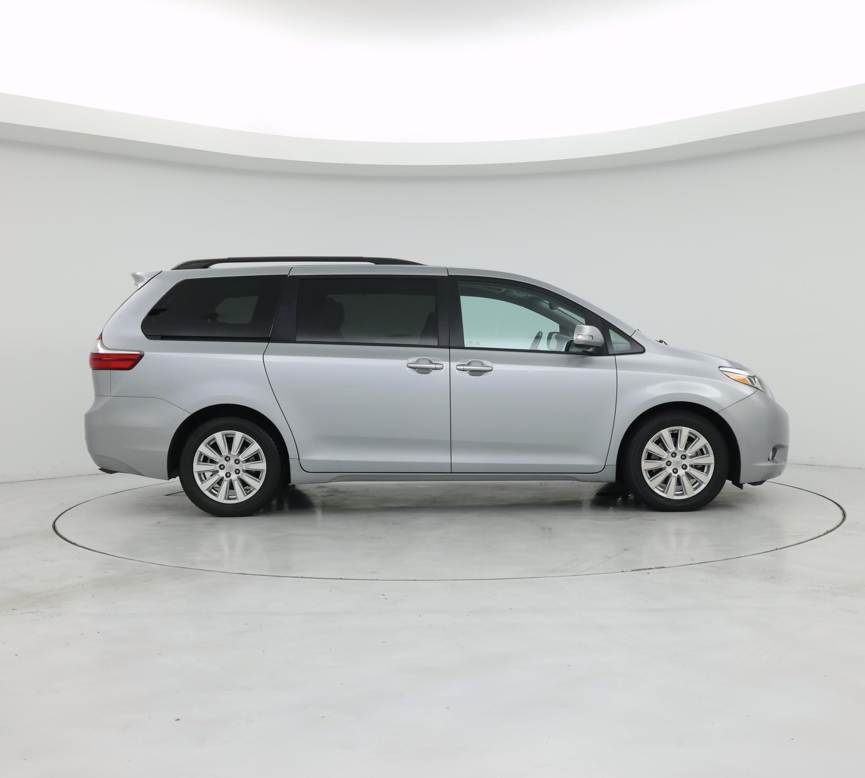 Thumbnail: 2017 Toyota Sienna - 7