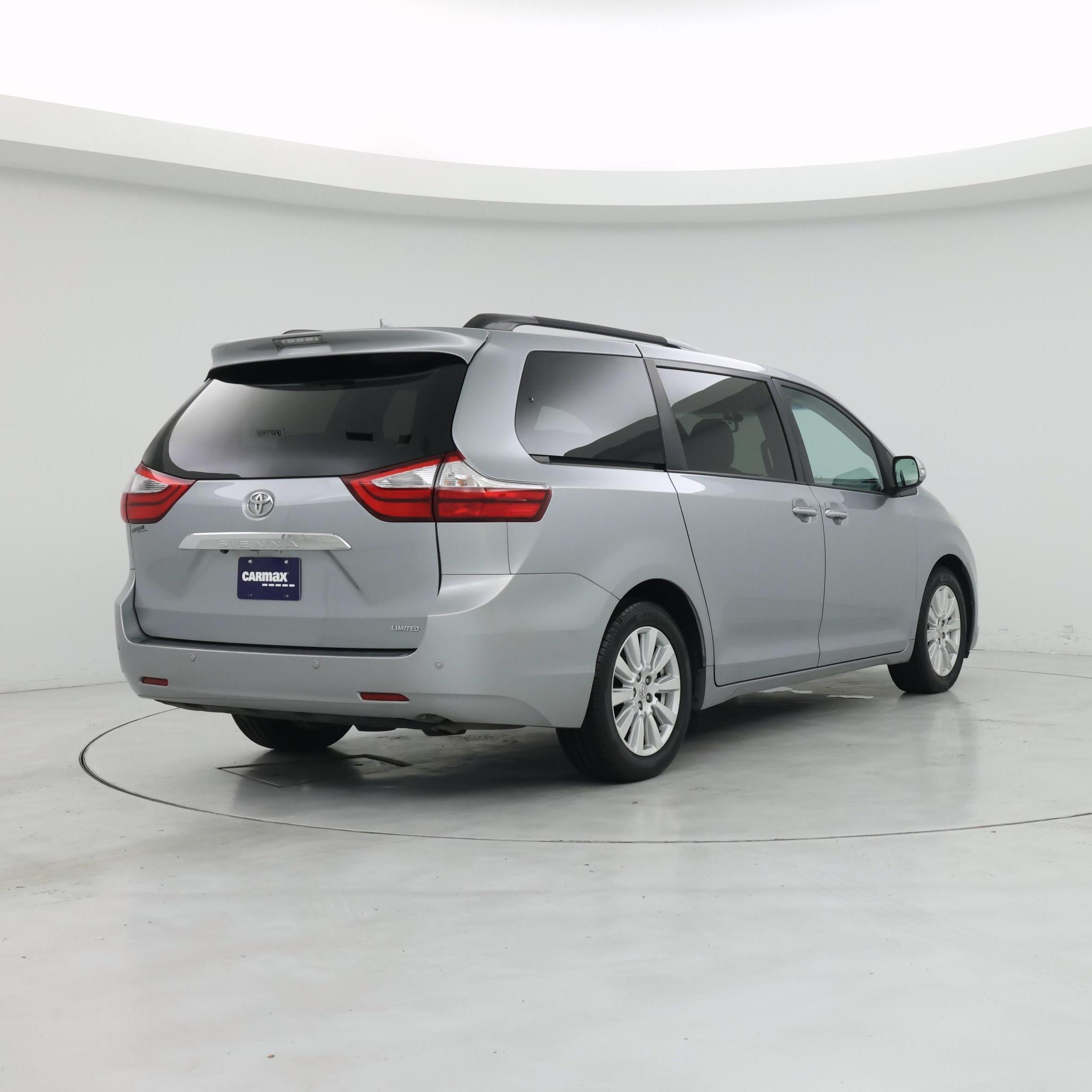 Thumbnail: 2017 Toyota Sienna - 8
