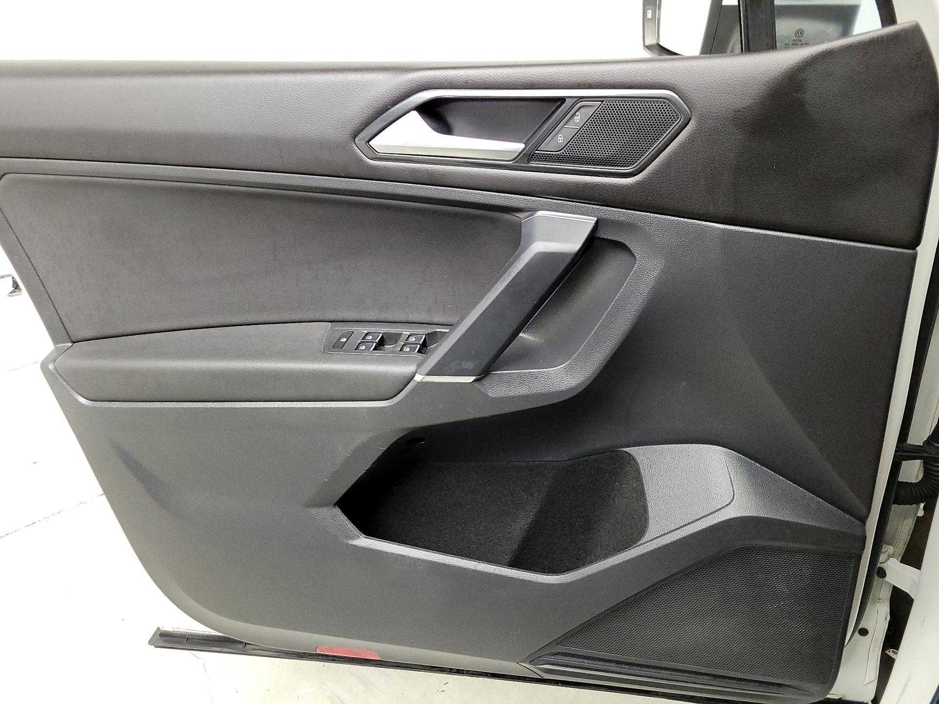 Thumbnail: 2018 Volkswagen Tiguan - 12