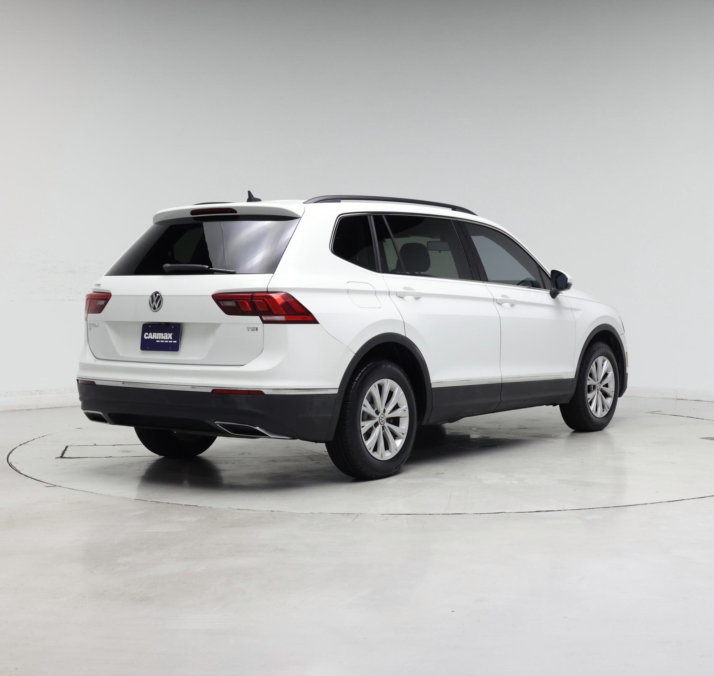 Thumbnail: 2018 Volkswagen Tiguan - 8