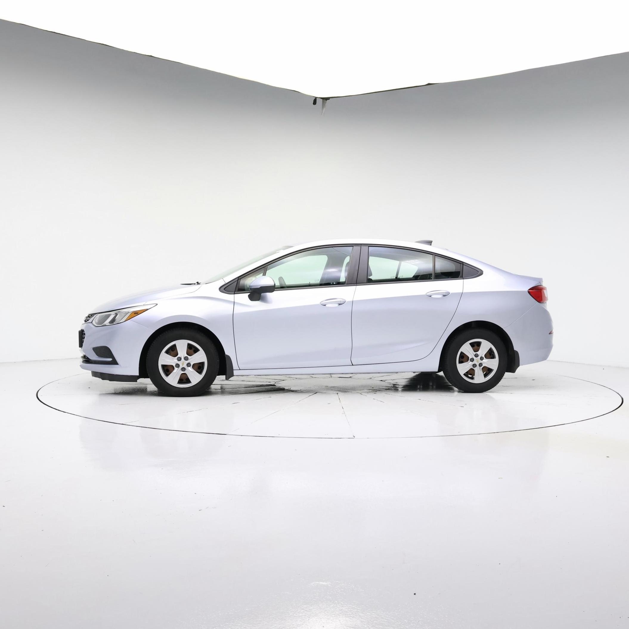 Thumbnail: 2018 Chevrolet Cruze - 3