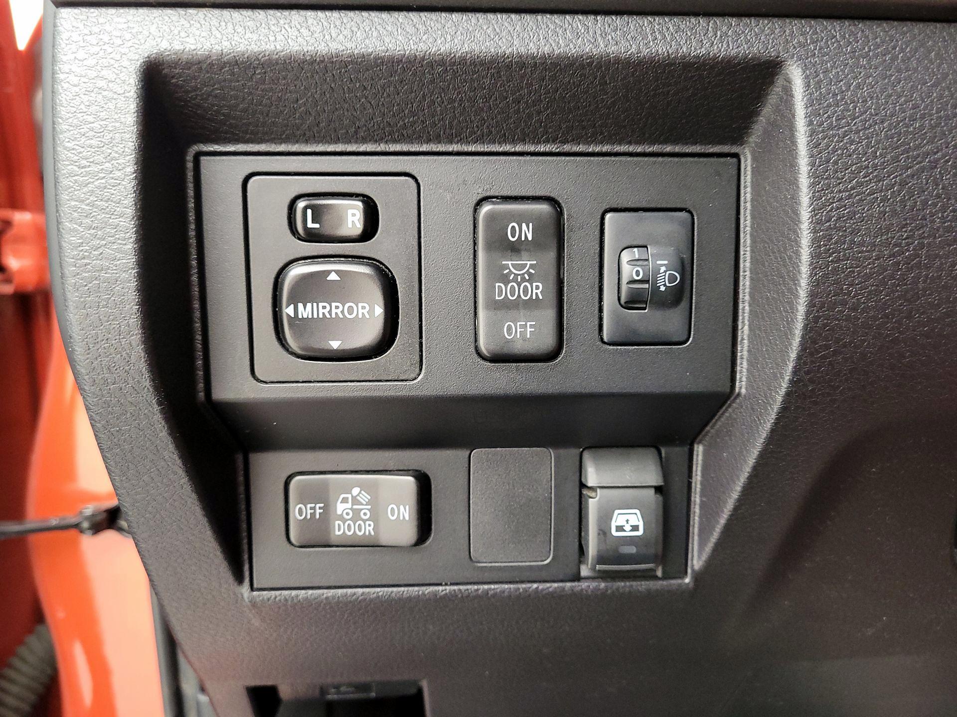Thumbnail: 2016 Toyota Tundra - 13