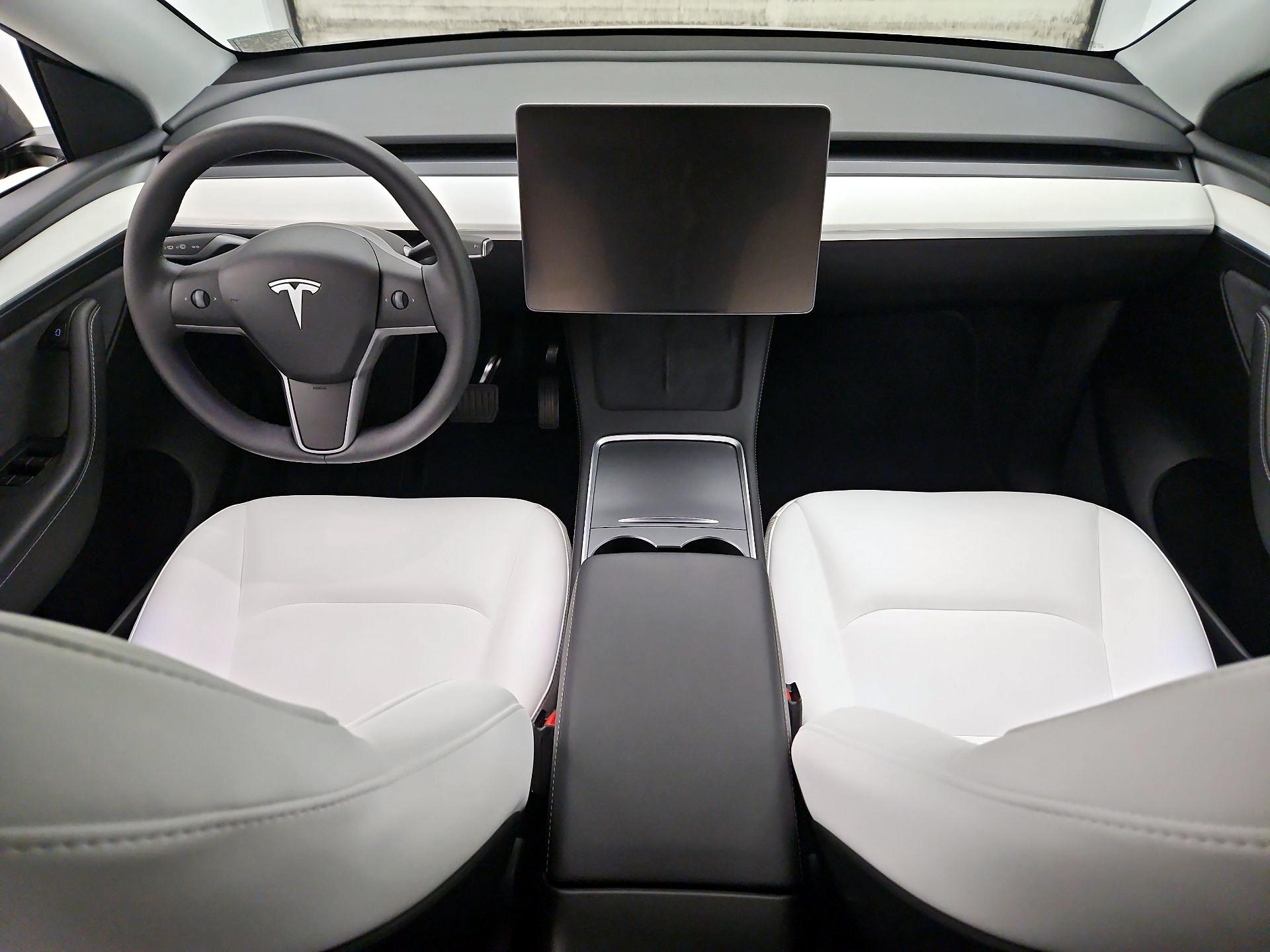 Thumbnail: 2025 Tesla Model Y - 9