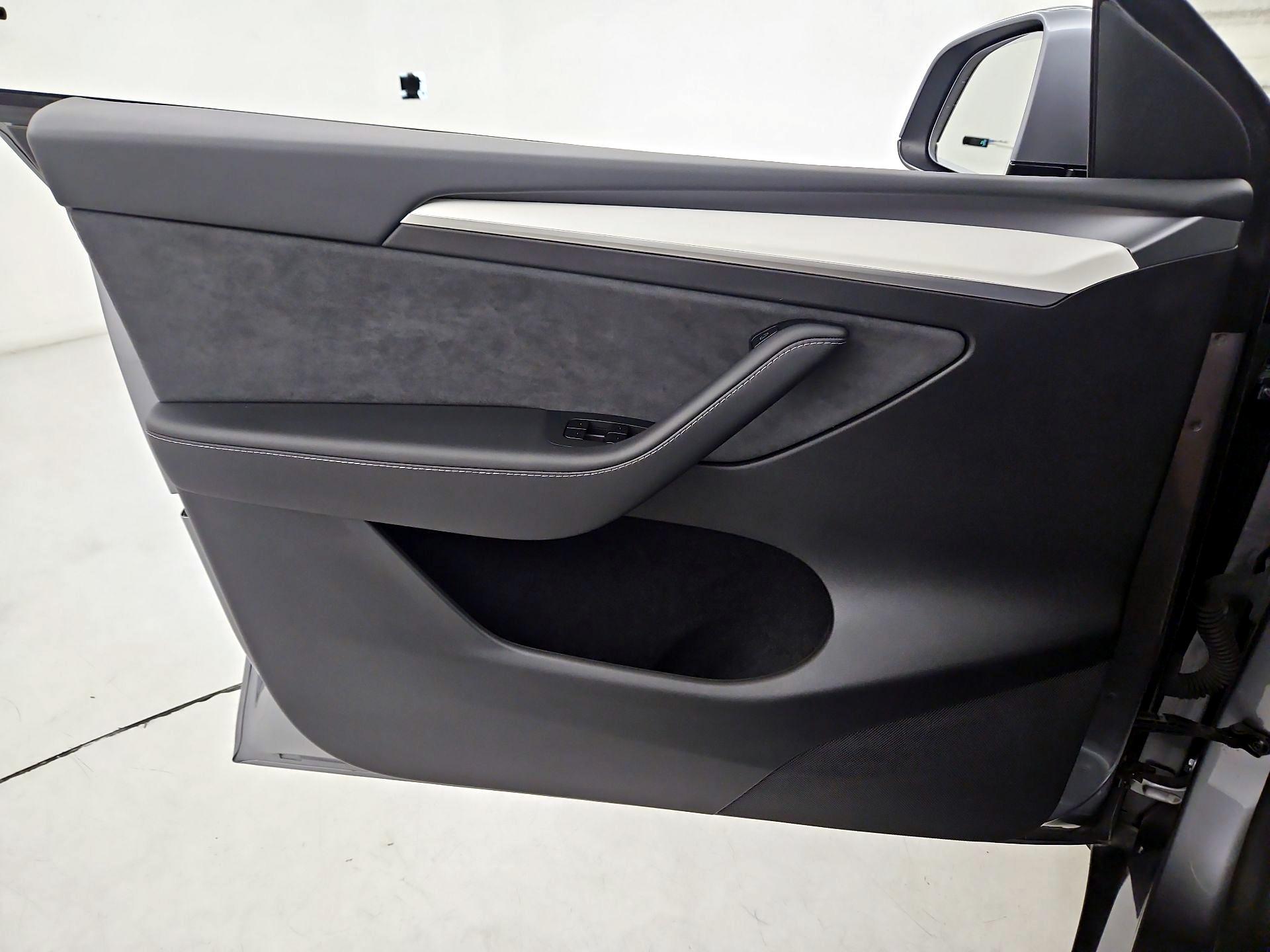 Thumbnail: 2025 Tesla Model Y - 12