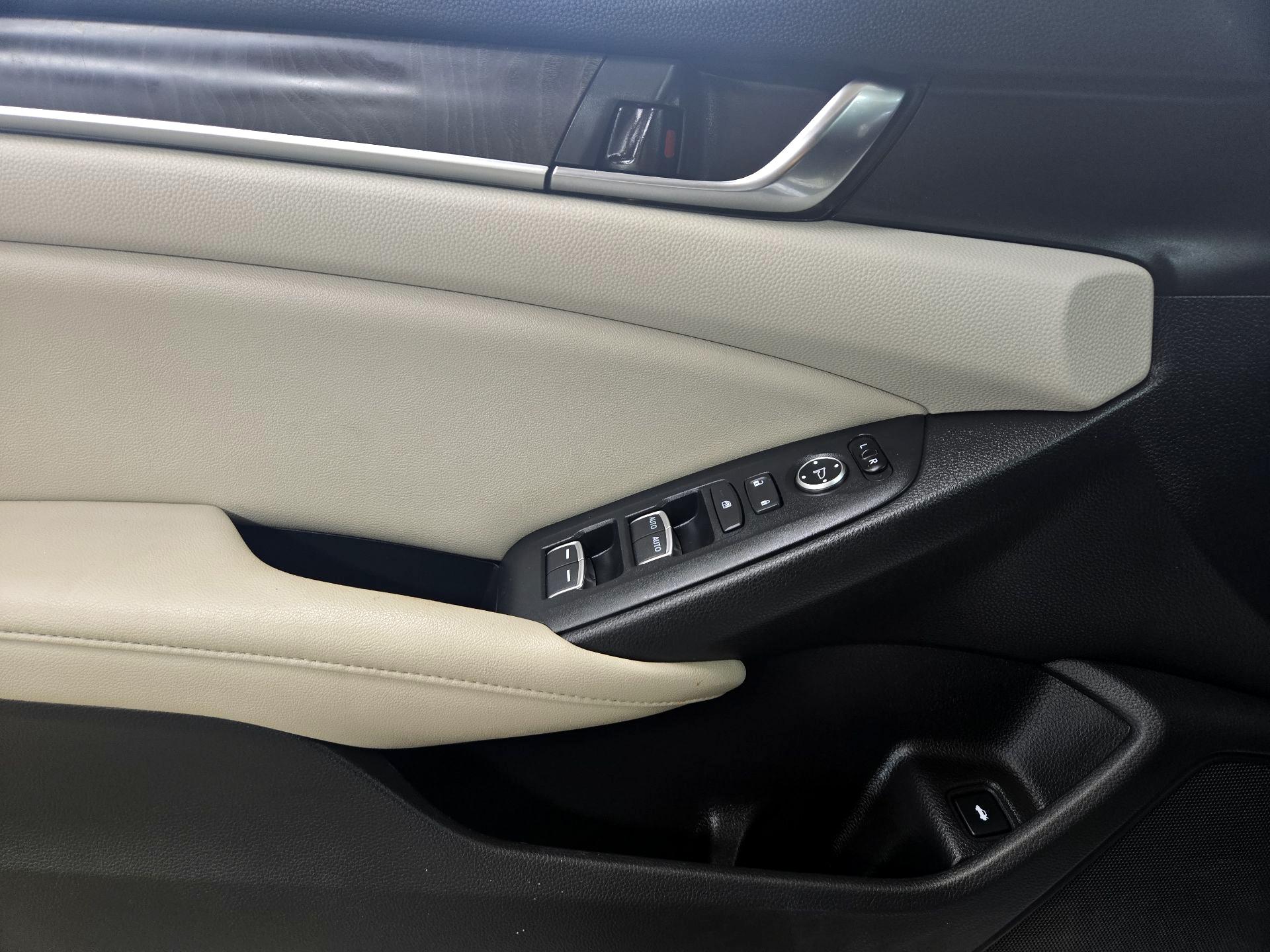 Thumbnail: 2019 Honda Accord - 12