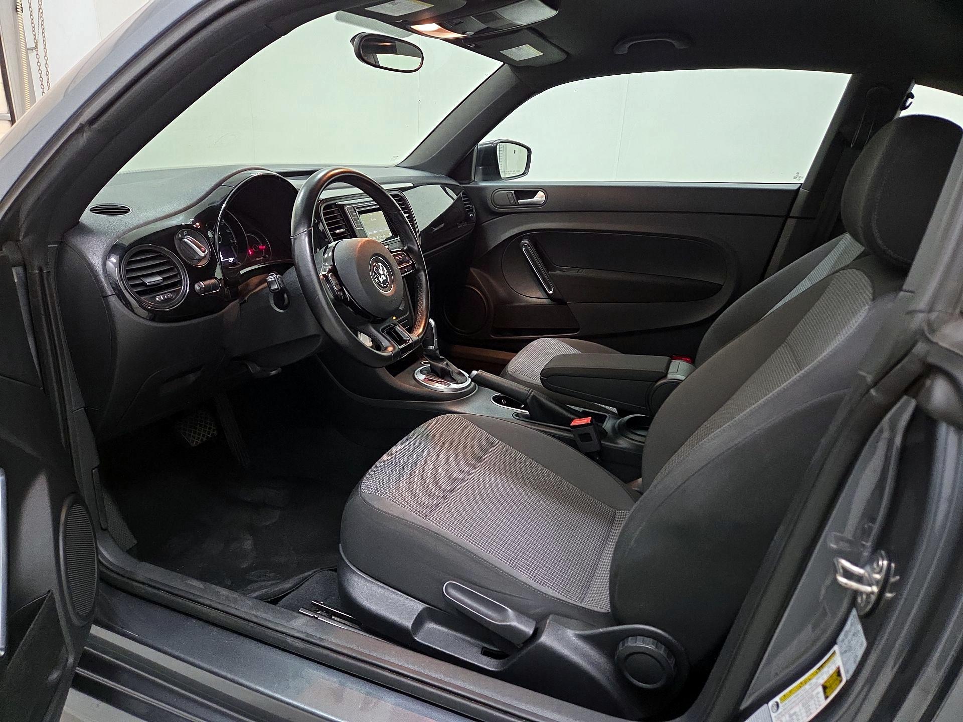 Thumbnail: 2018 Volkswagen Beetle - 11