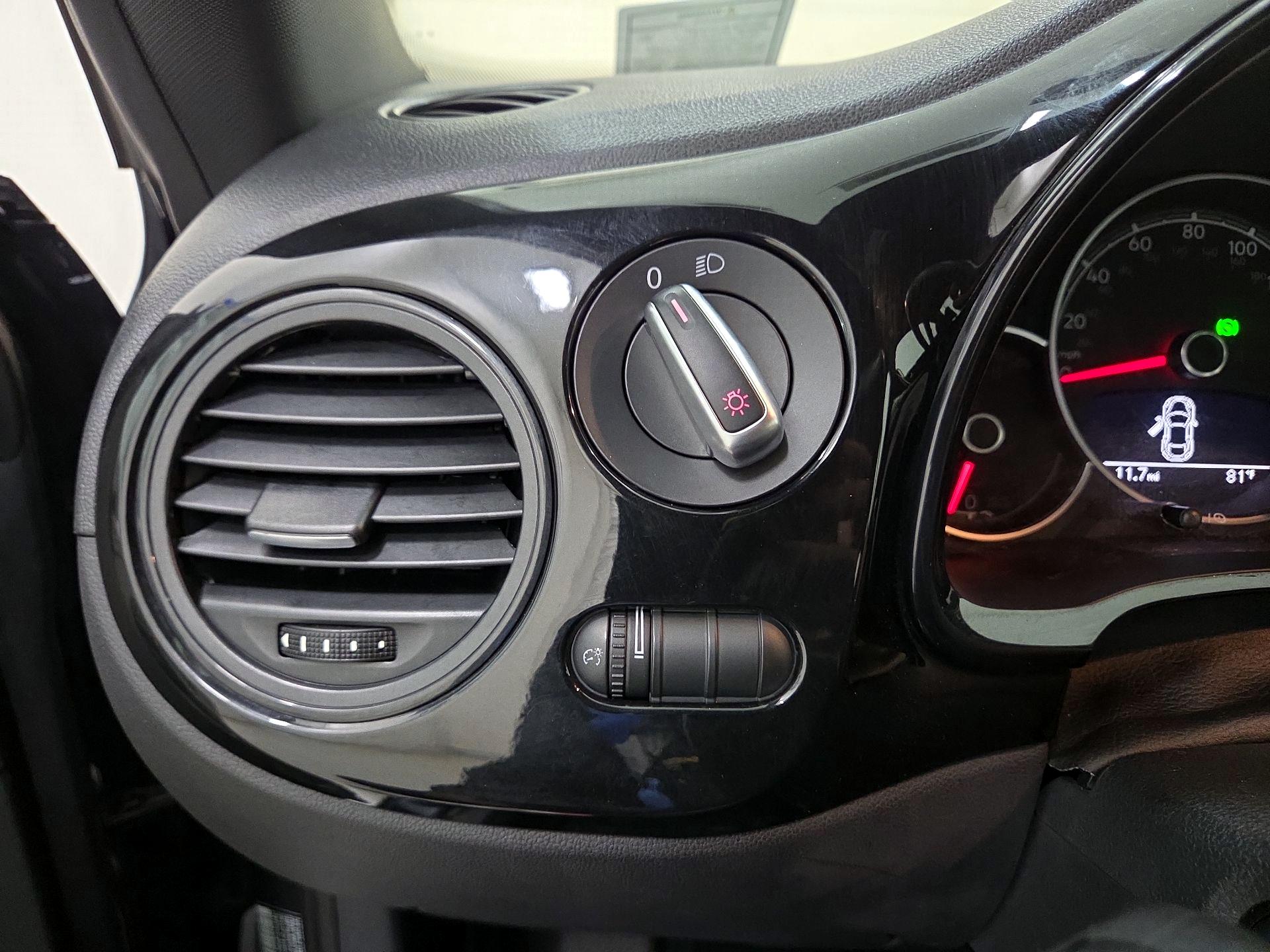 Thumbnail: 2018 Volkswagen Beetle - 13