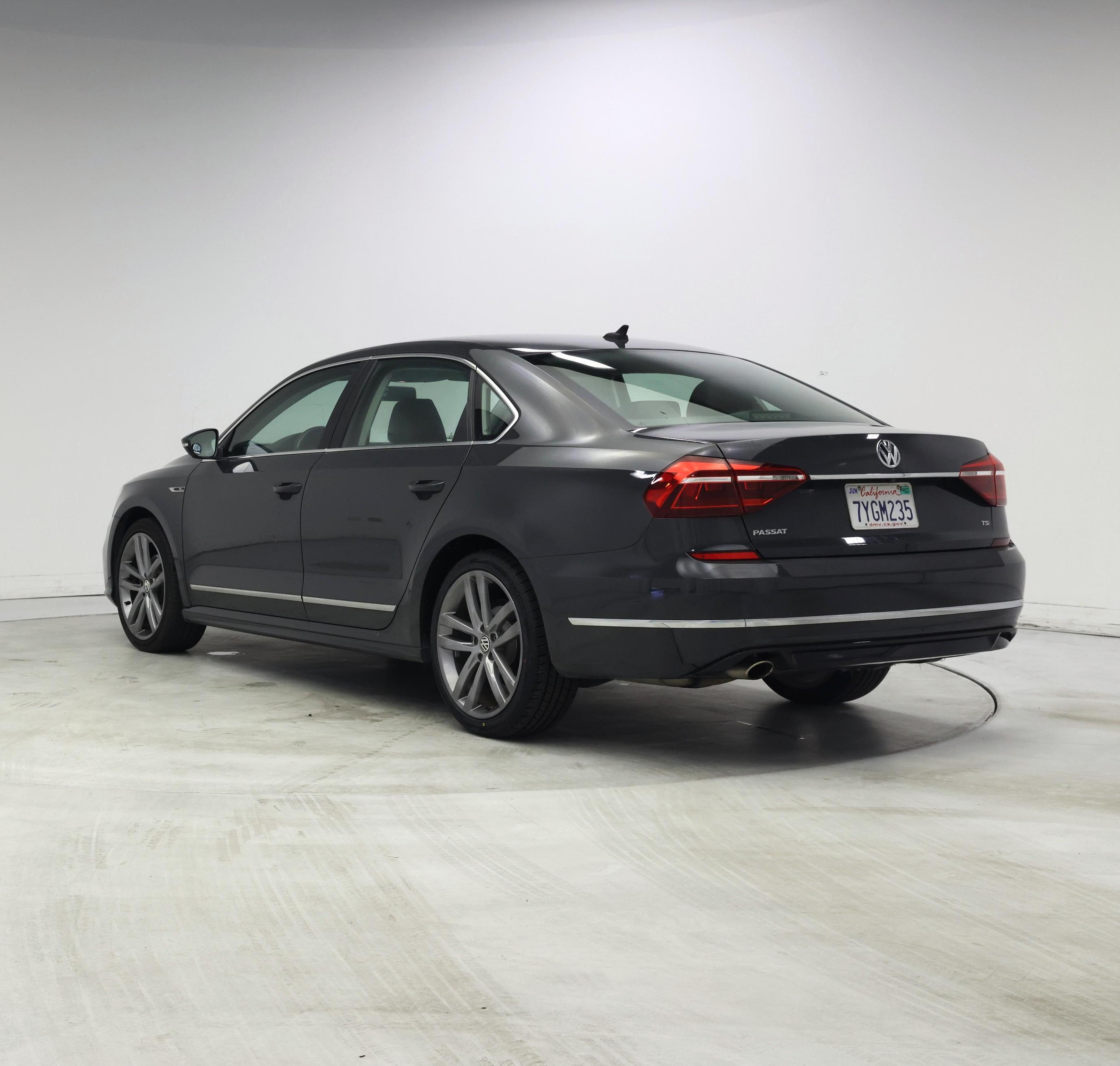 Thumbnail: 2017 Volkswagen Passat - 2
