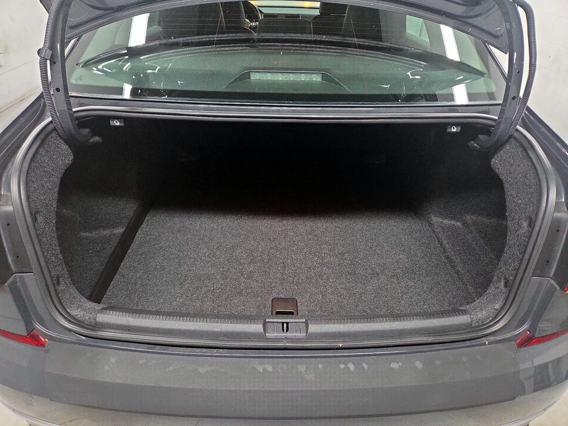 Thumbnail: 2017 Volkswagen Passat - 20