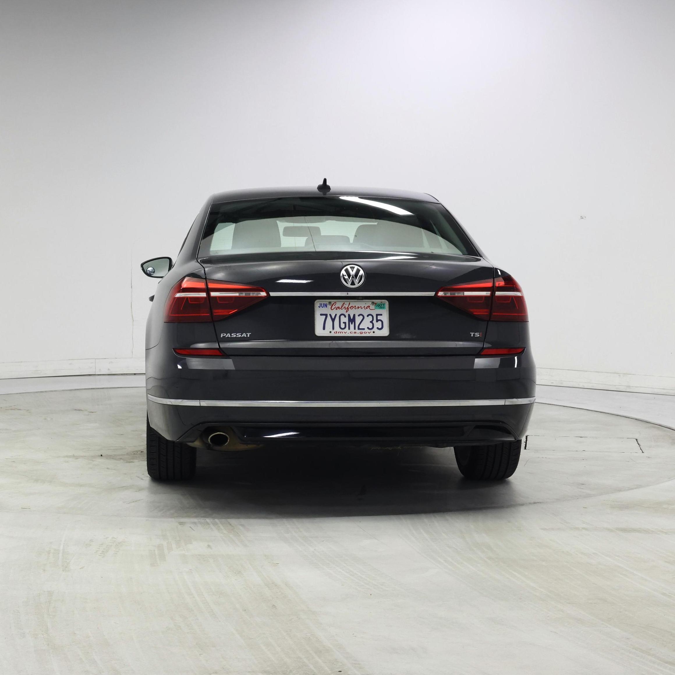 Thumbnail: 2017 Volkswagen Passat - 6