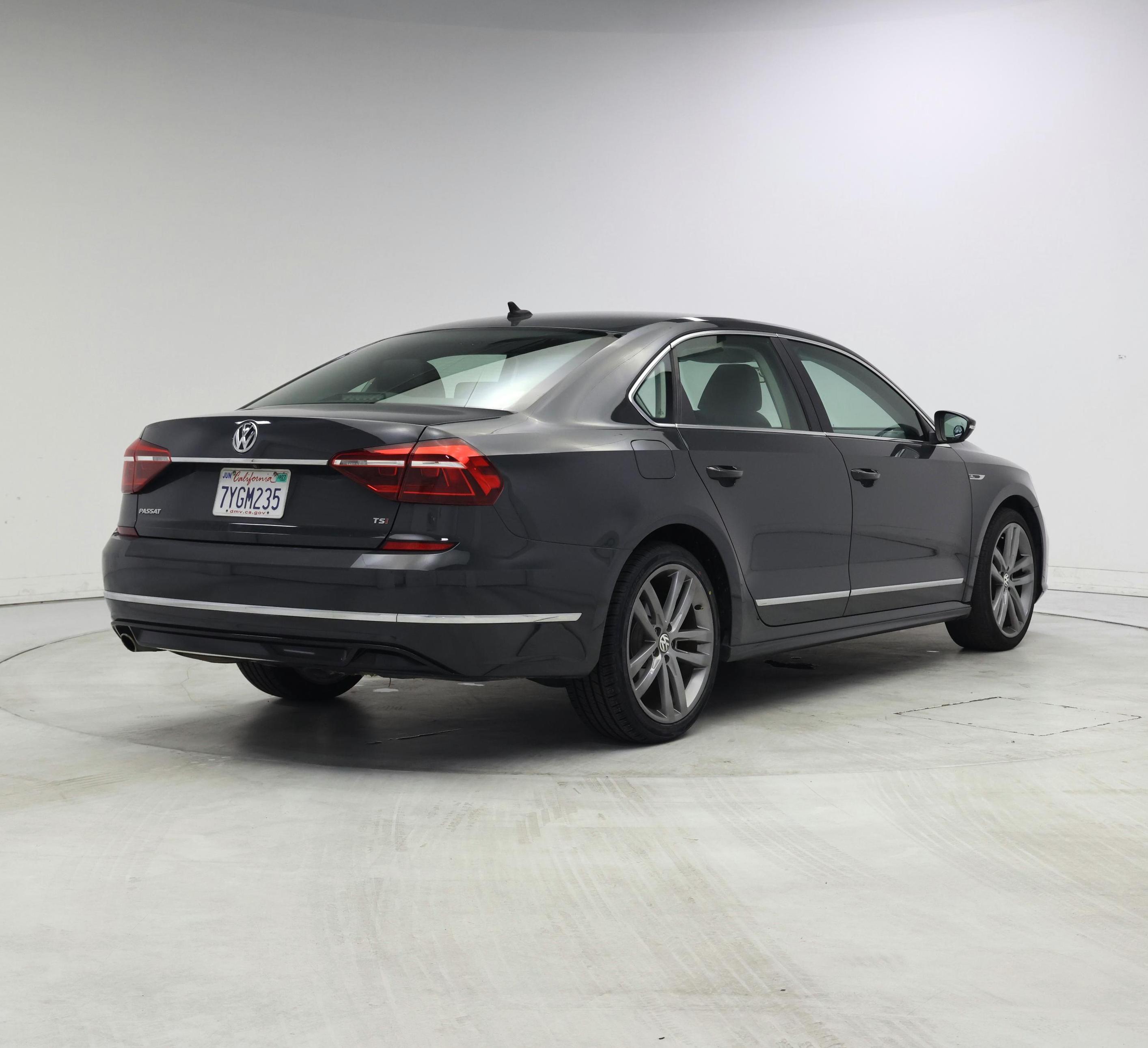 Thumbnail: 2017 Volkswagen Passat - 8