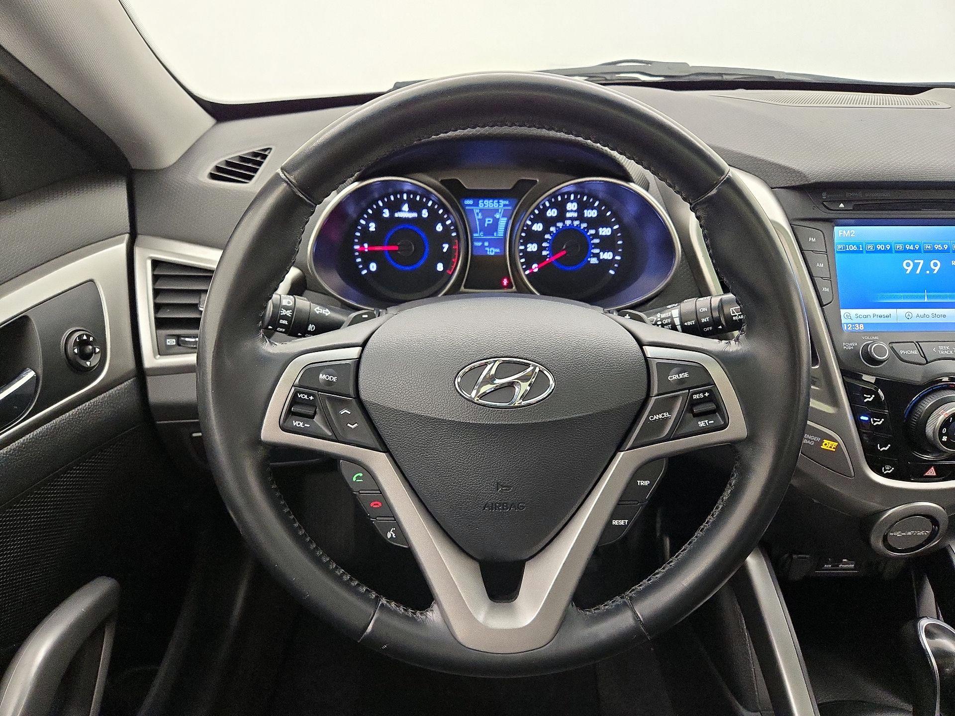 Thumbnail: 2015 Hyundai Veloster - 10