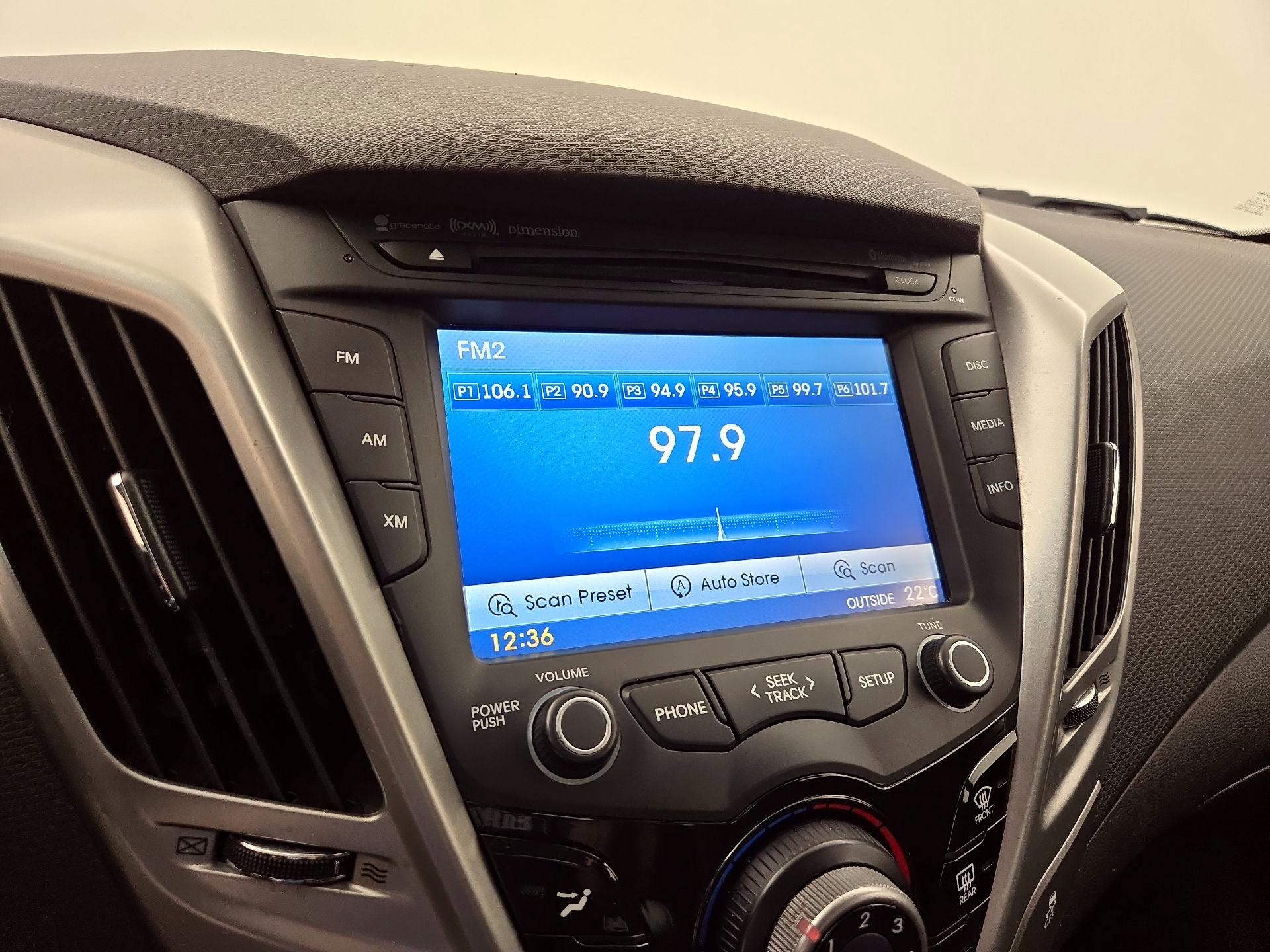 Thumbnail: 2015 Hyundai Veloster - 15