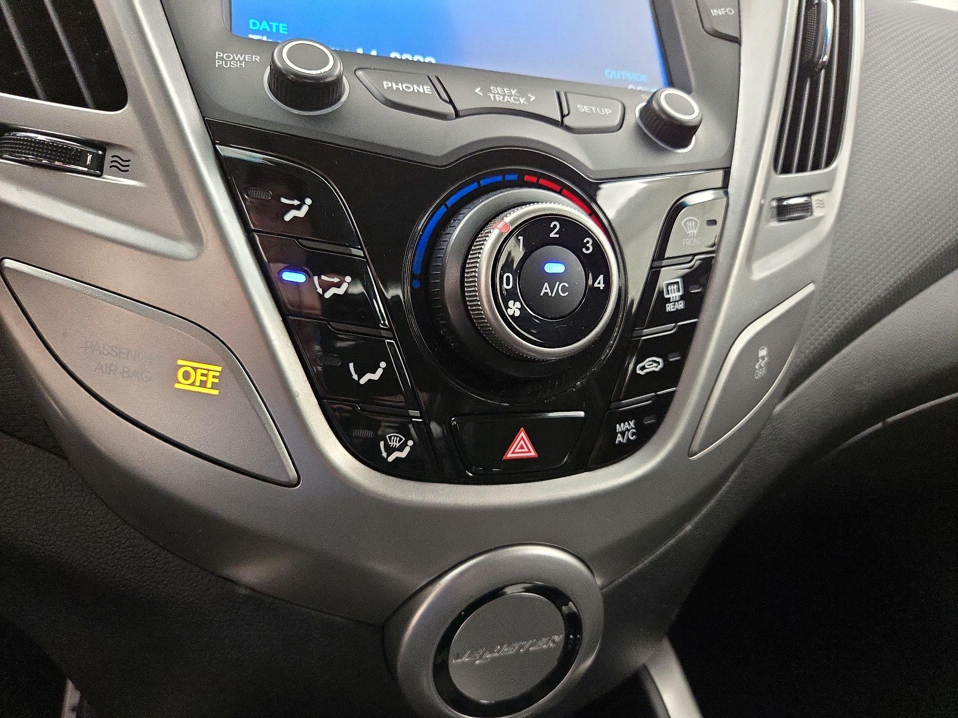 Thumbnail: 2015 Hyundai Veloster - 16