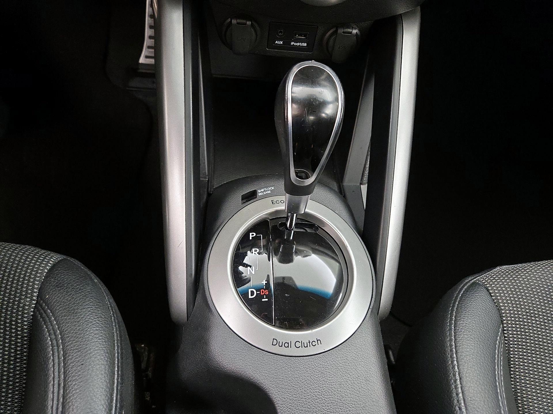 Thumbnail: 2015 Hyundai Veloster - 17