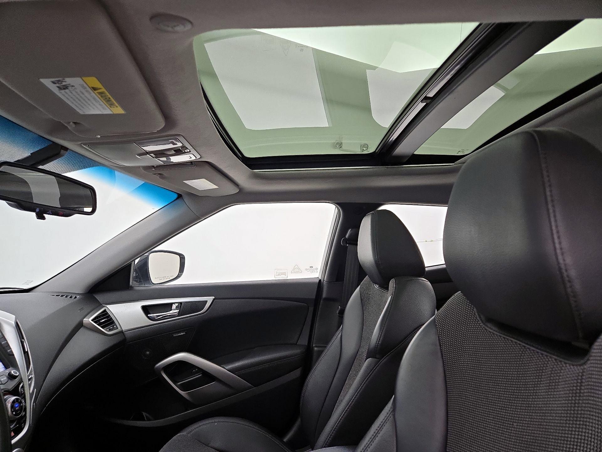 Thumbnail: 2015 Hyundai Veloster - 19