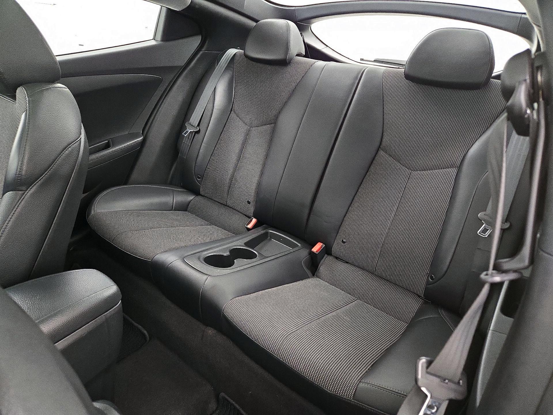 Thumbnail: 2015 Hyundai Veloster - 20