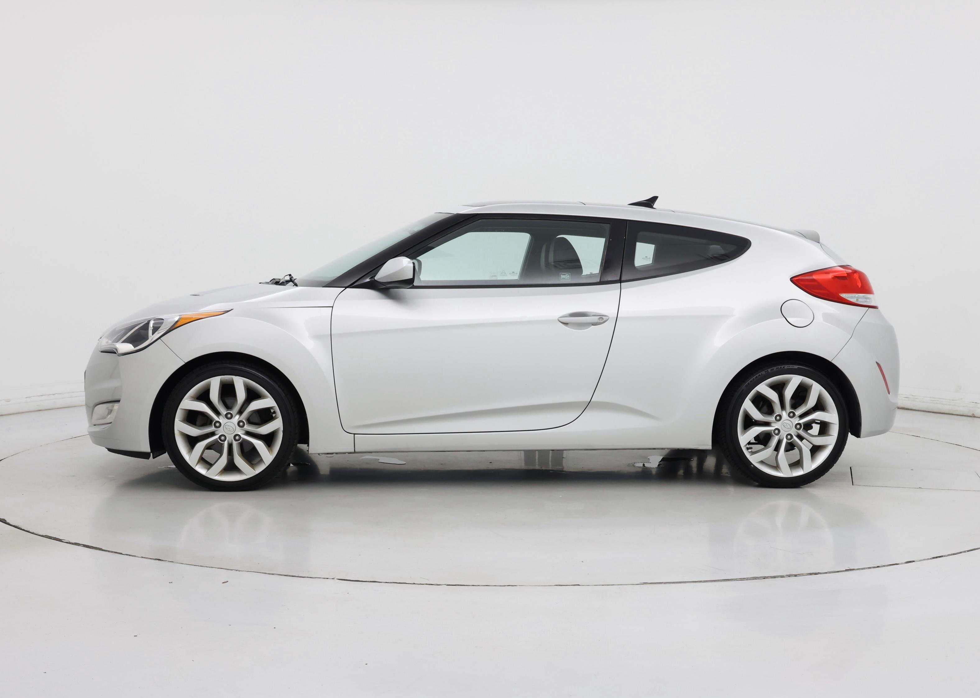 Thumbnail: 2015 Hyundai Veloster - 3