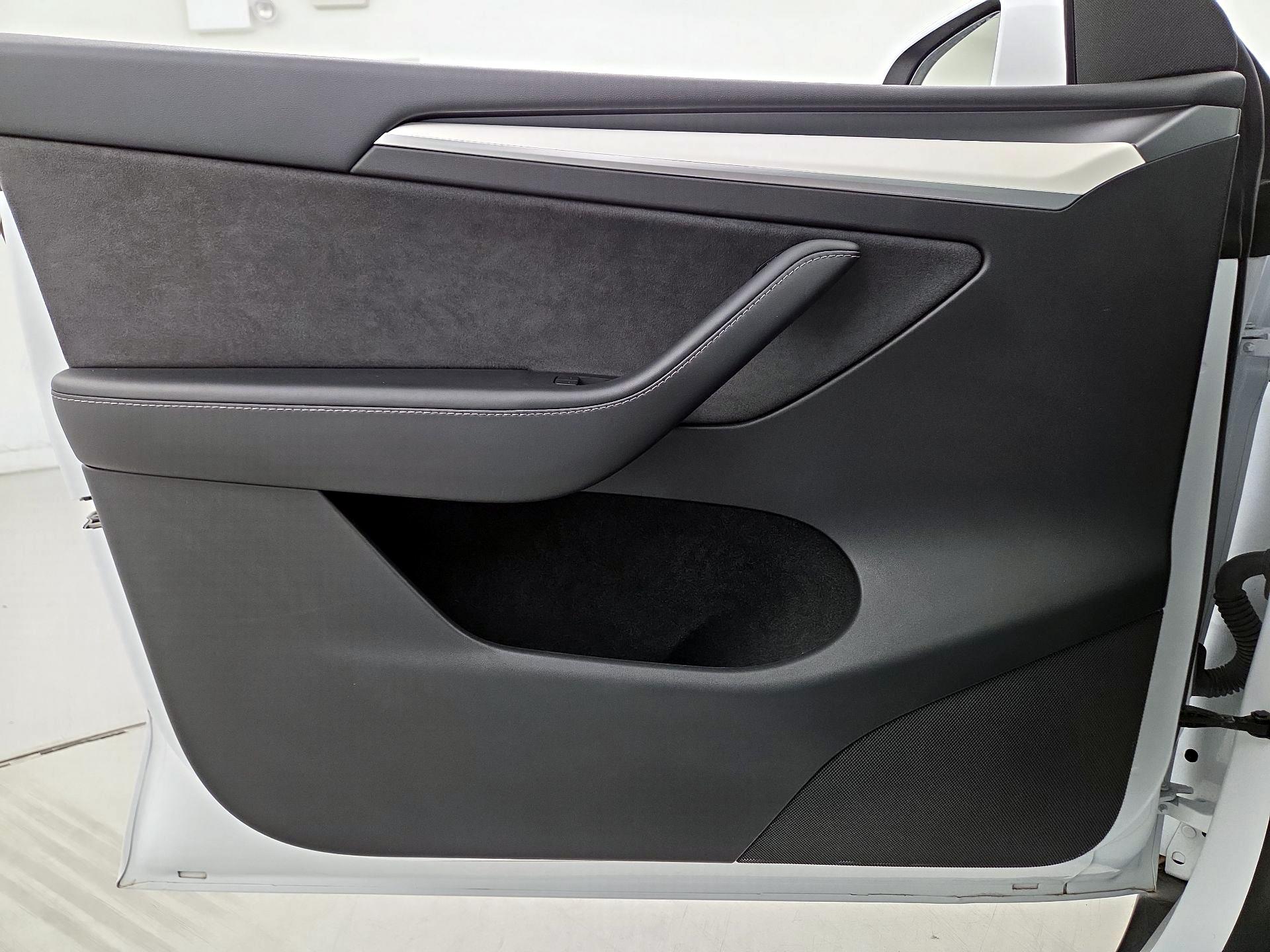 Thumbnail: 2023 Tesla Model Y - 12