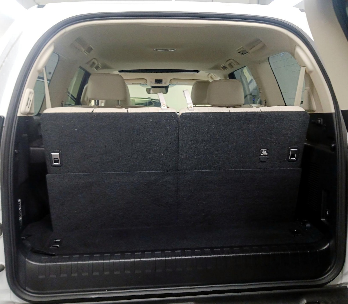 Trunk/Cargo (Seats Up)